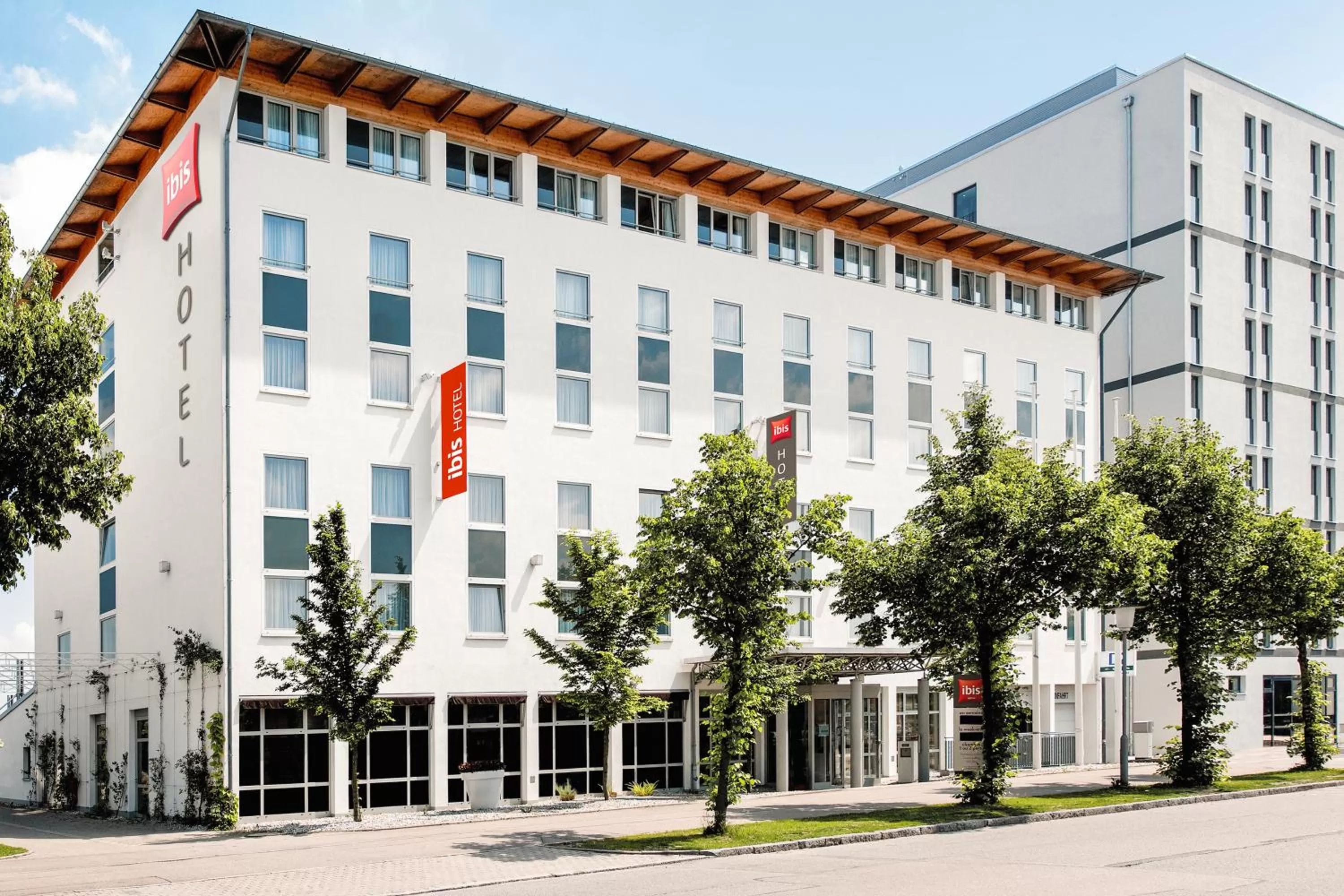 Property building in ibis Hotel München Garching