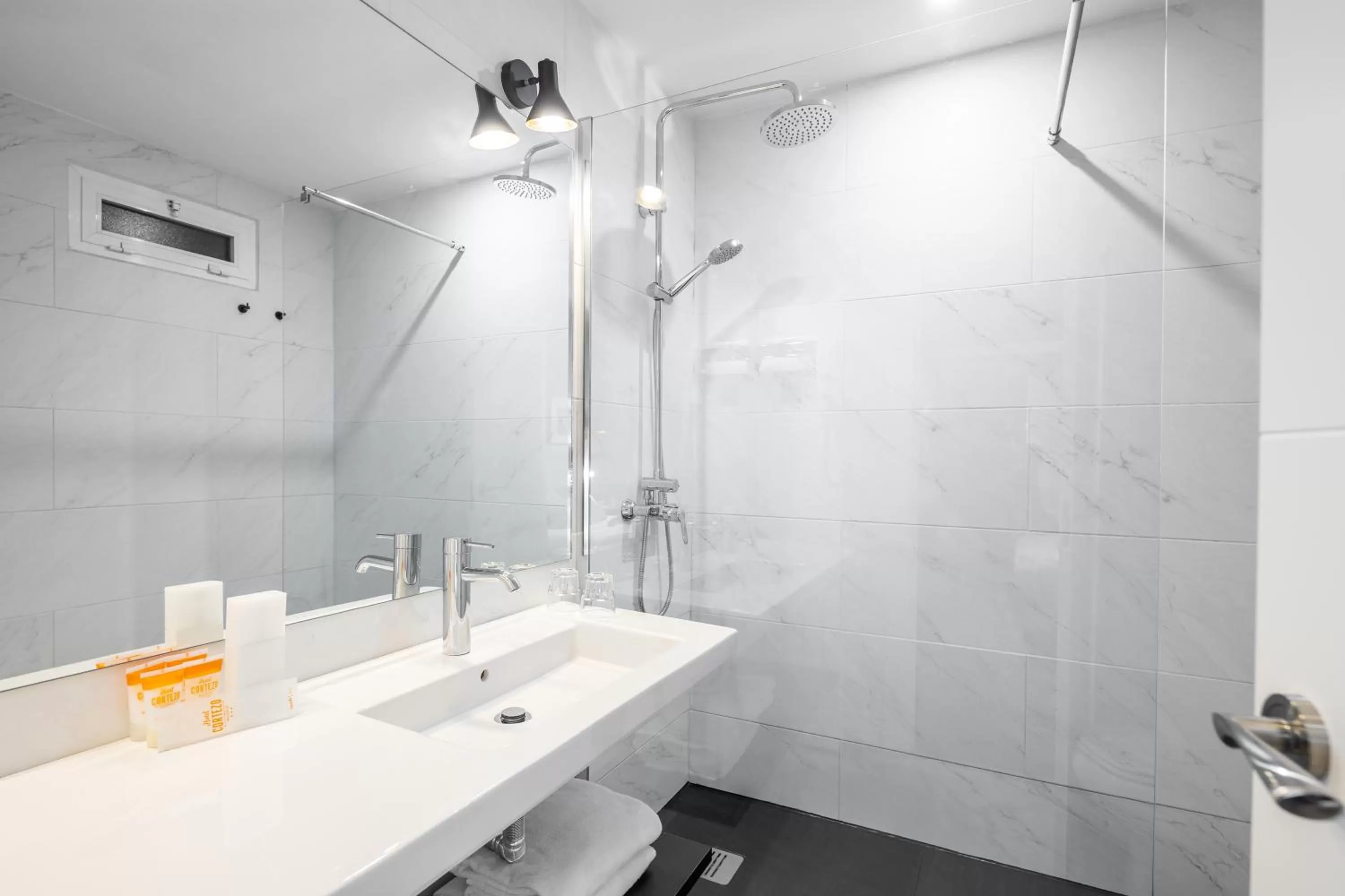 Bathroom in Hotel Cortezo