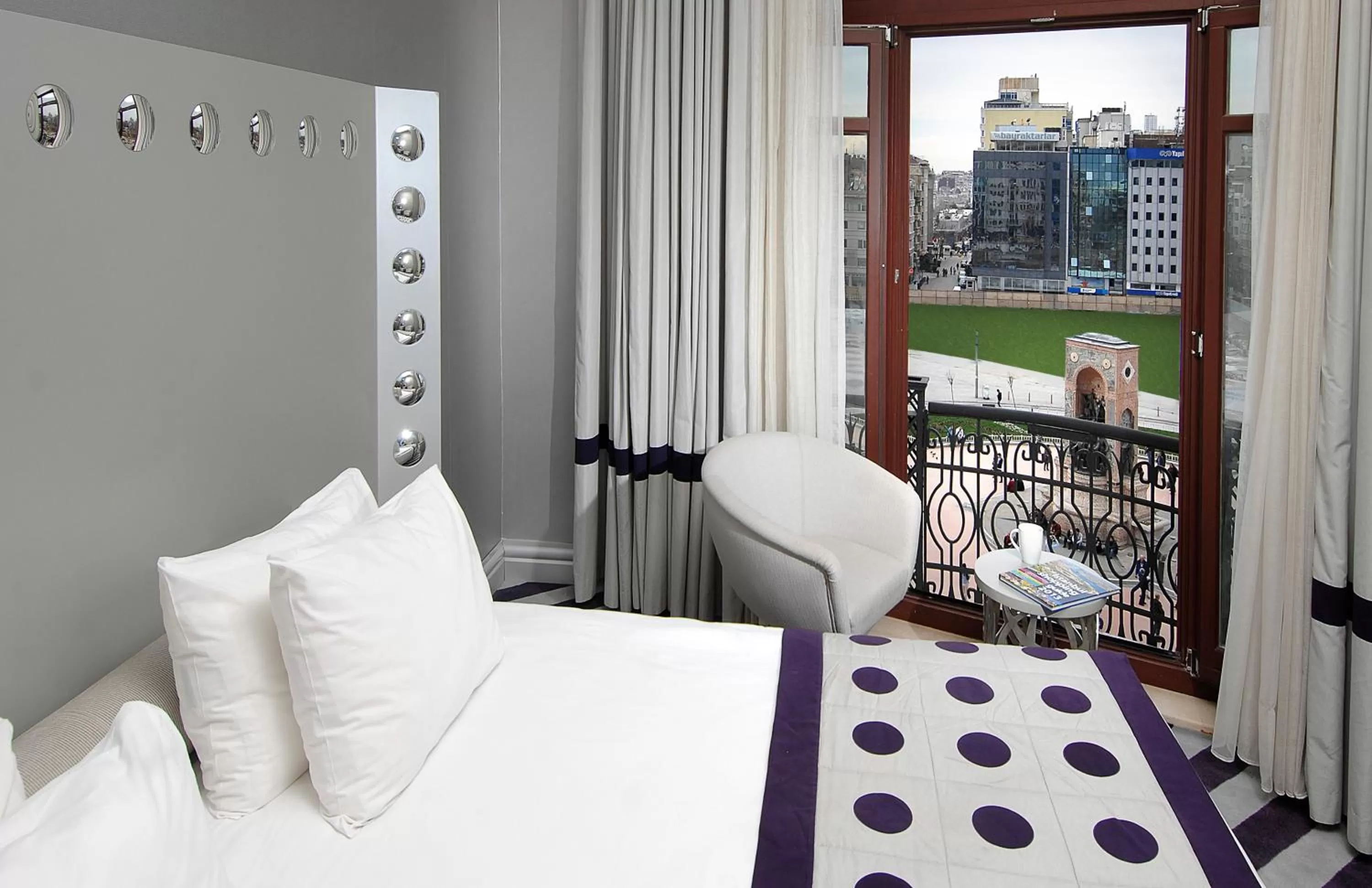 Bed in Taxim Hill Hotel