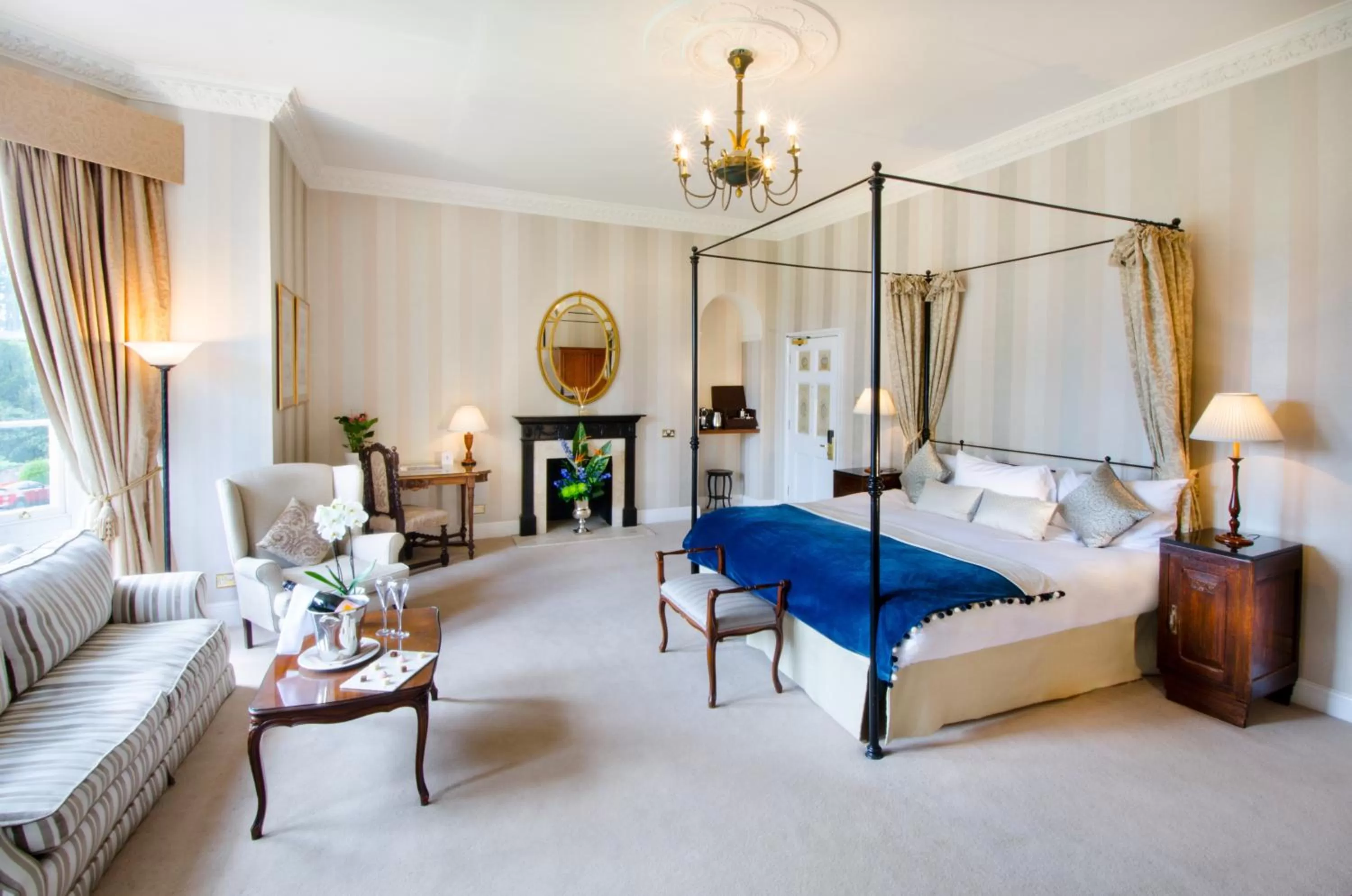 VIP, Bed in Taplow House Hotel & Spa
