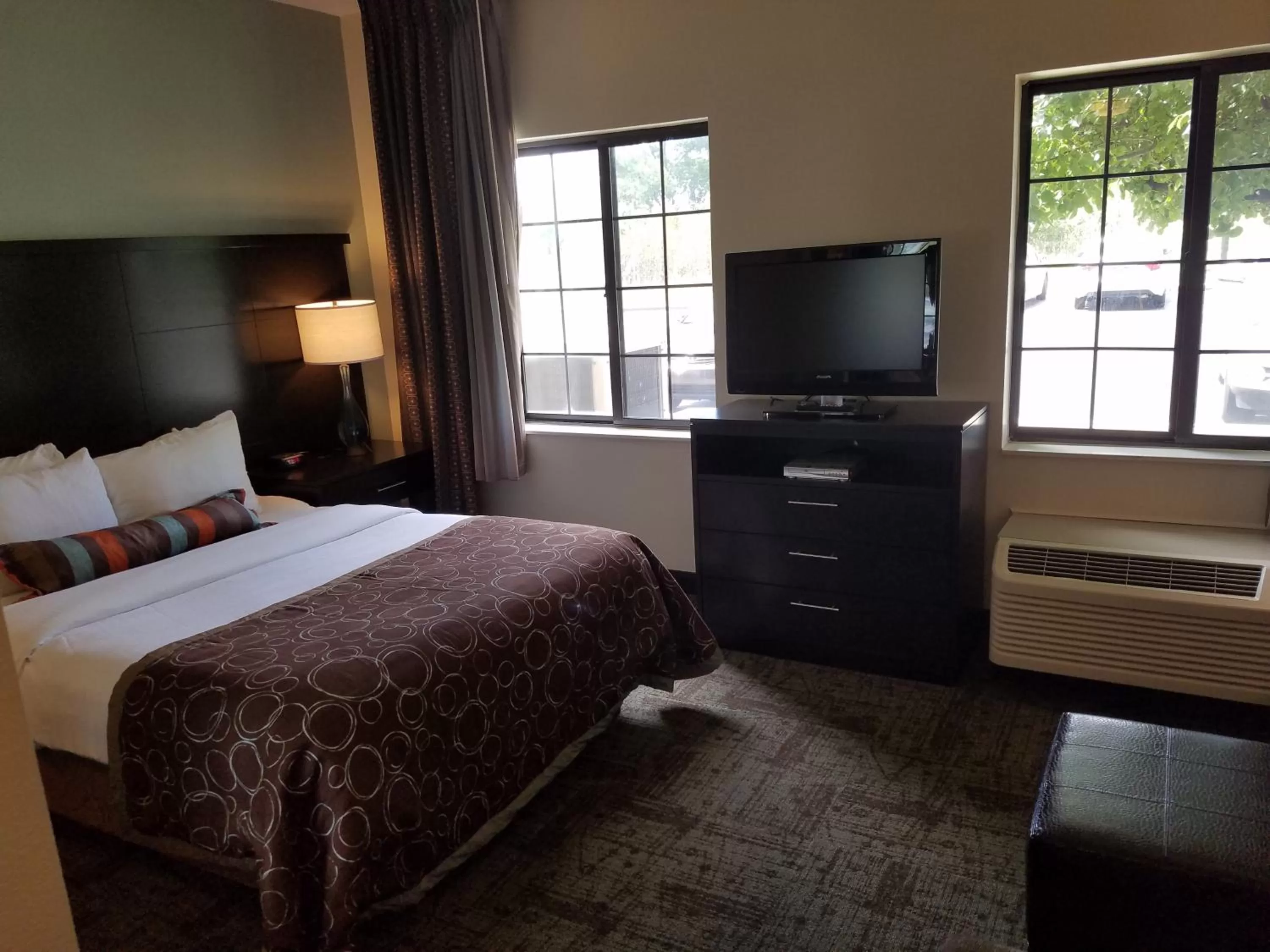 Bedroom, Bed in Staybridge Suites - Cincinnati North by IHG