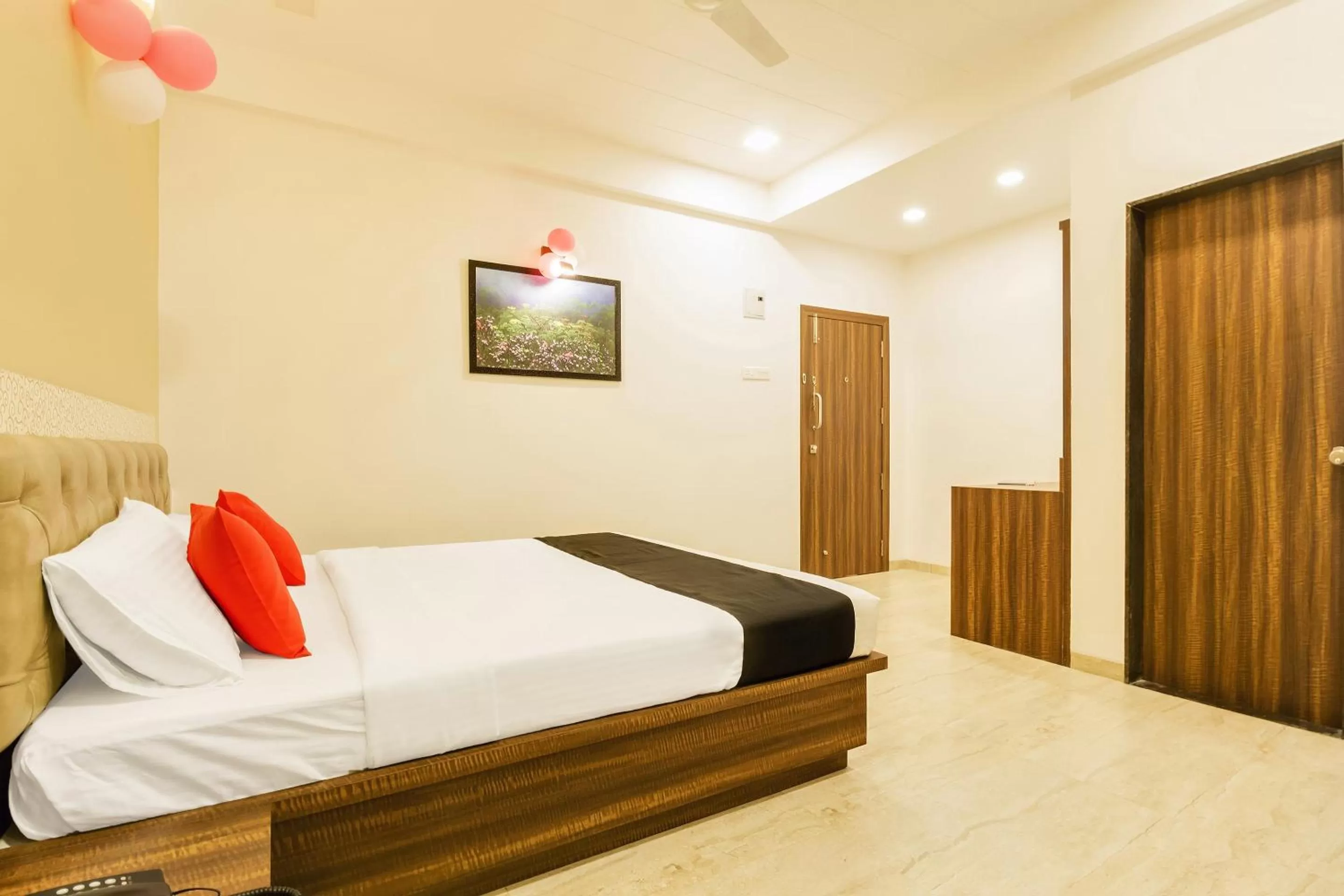Bedroom, Bed in Hotel Om Inn - Talegaon Dabhade