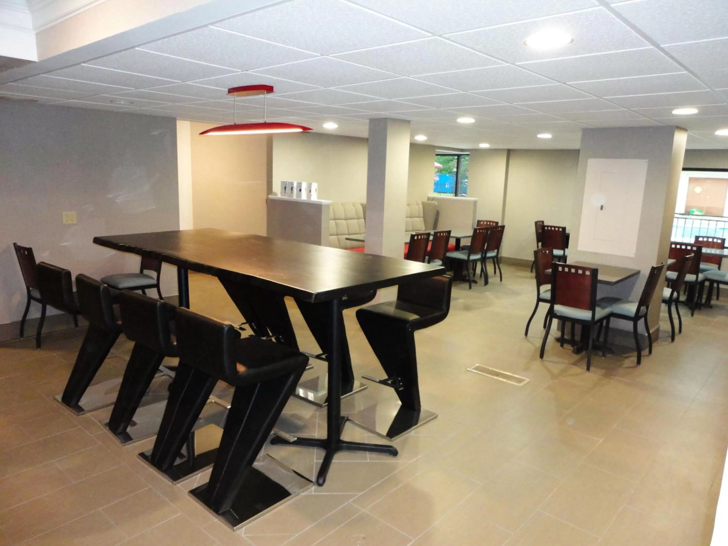 Seating area in Ramada by Wyndham Tuscaloosa