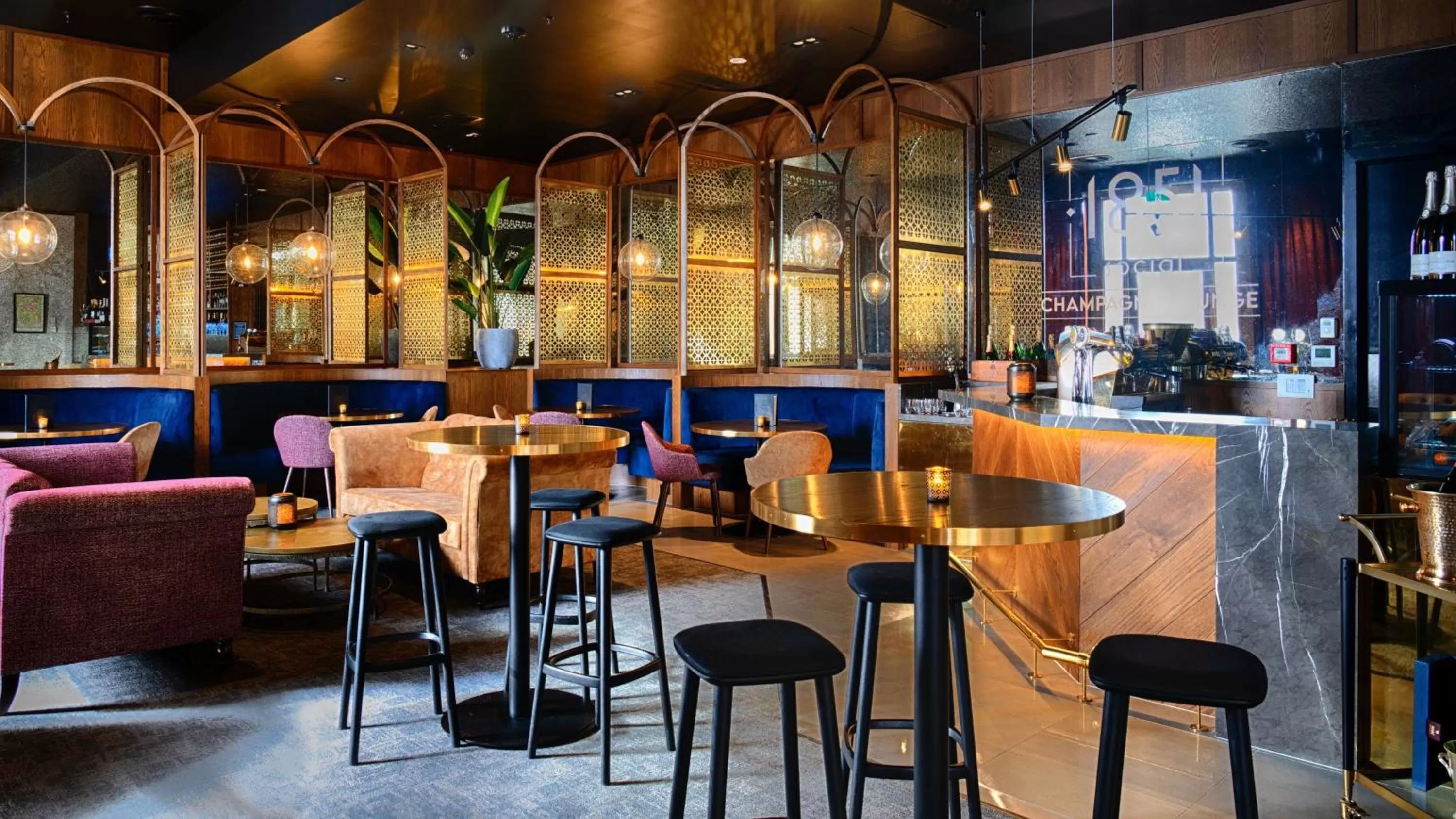 Lounge or bar in Crowne Plaza Christchurch by IHG