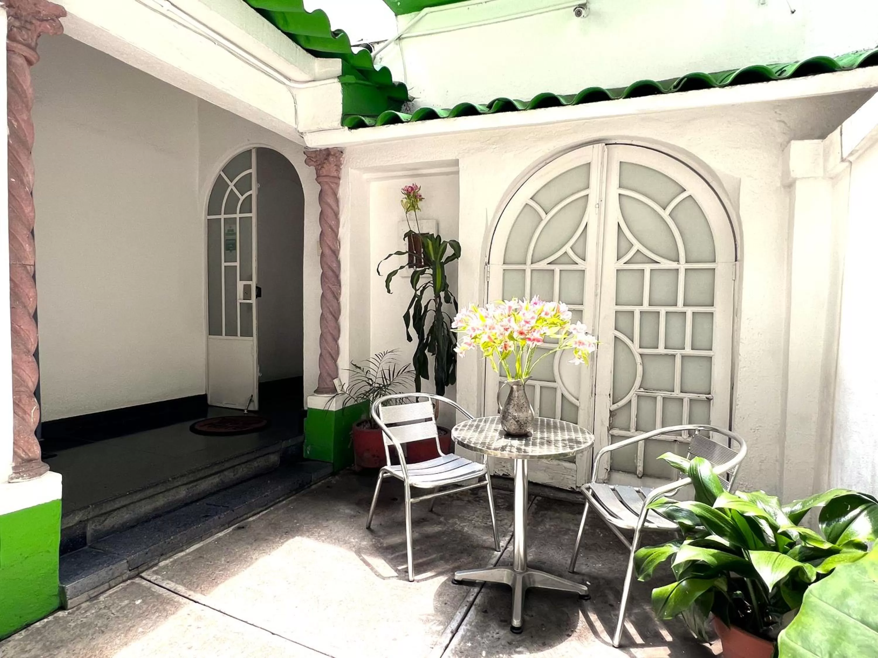 Patio in Distrito Condesa Rooms and Studios