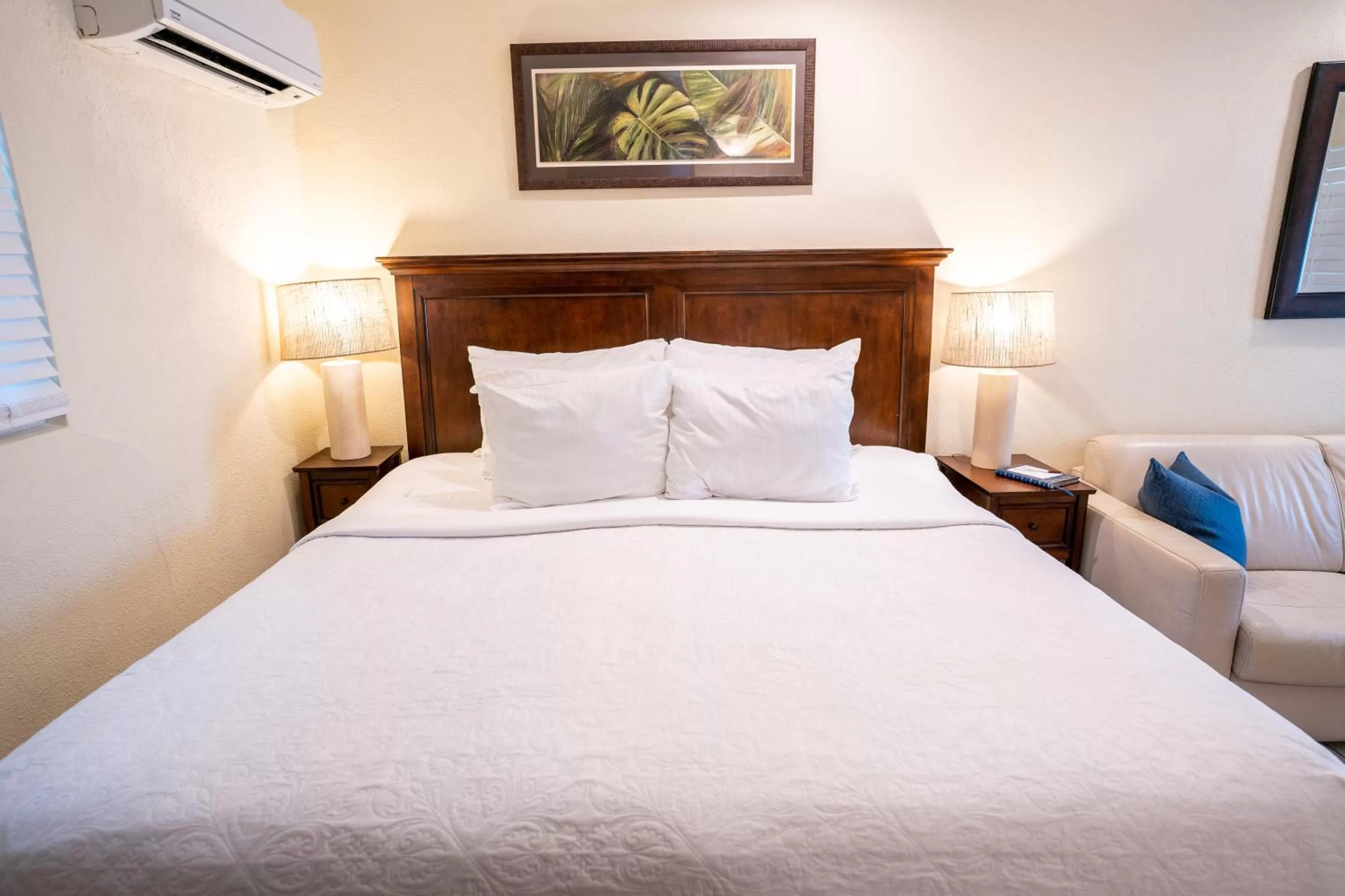 Bed in The Capri at Siesta