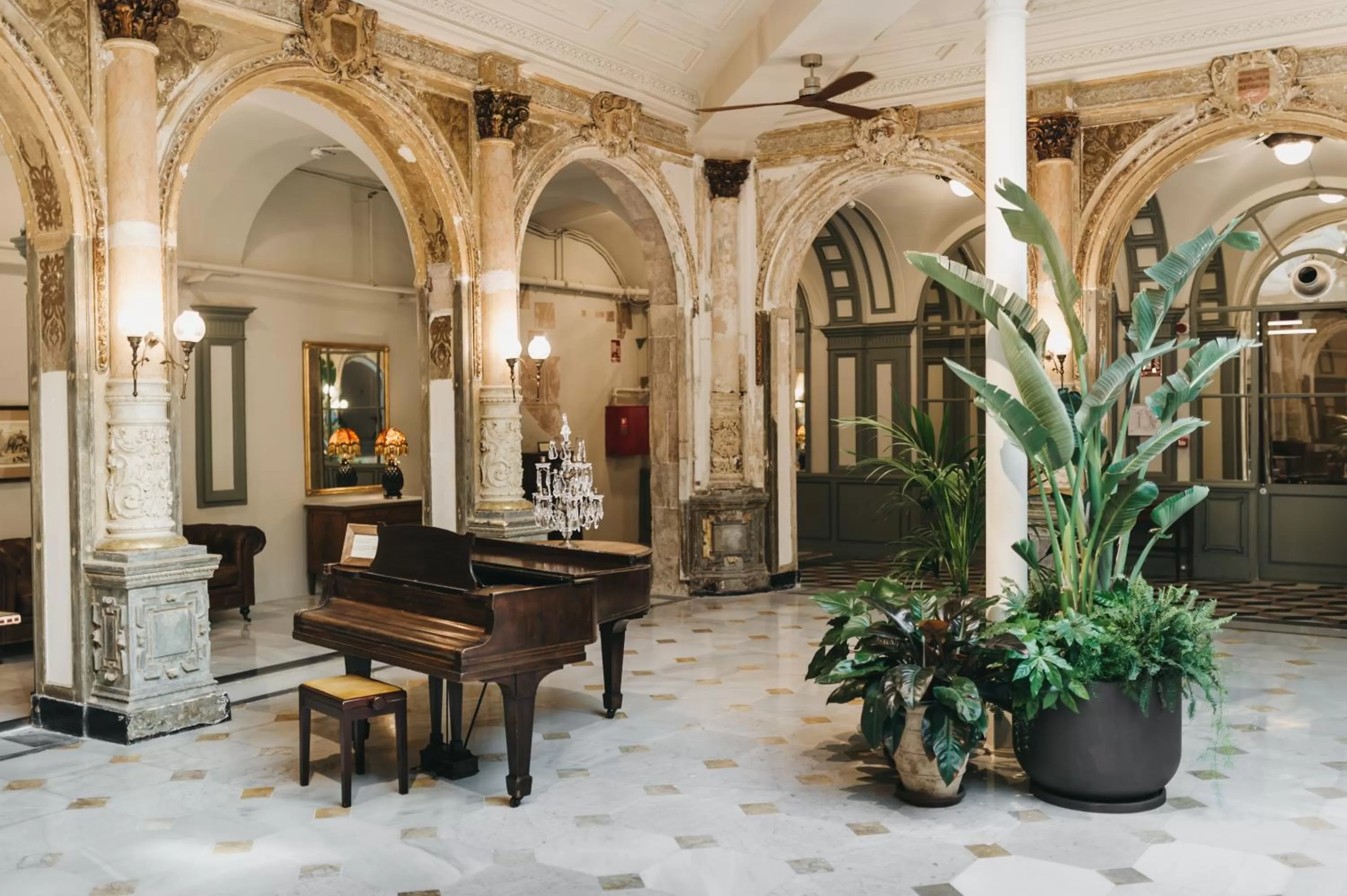 Lobby or reception in Oriente Atiram Hotel