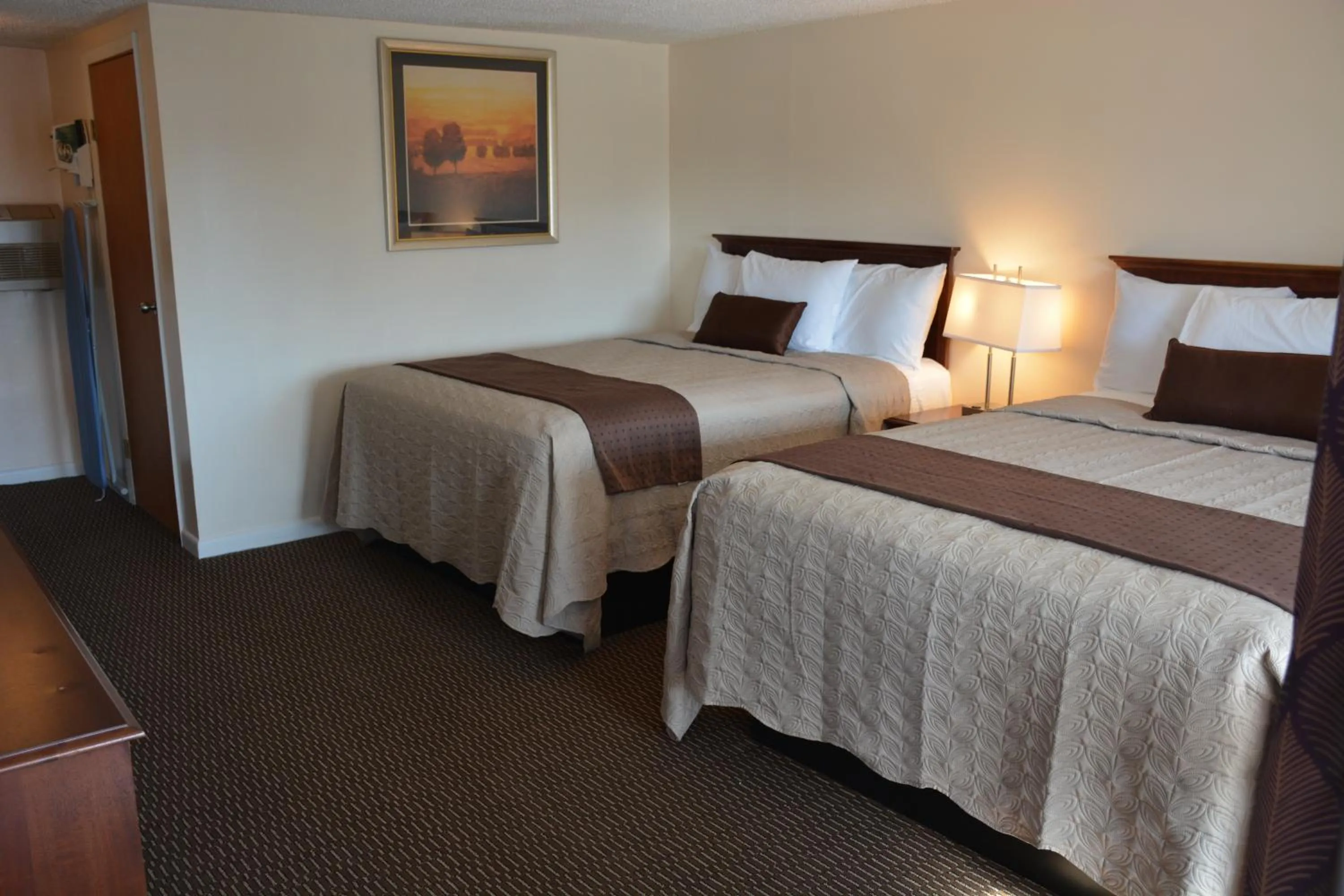 Bed in Liberty Inn Old Saybrook