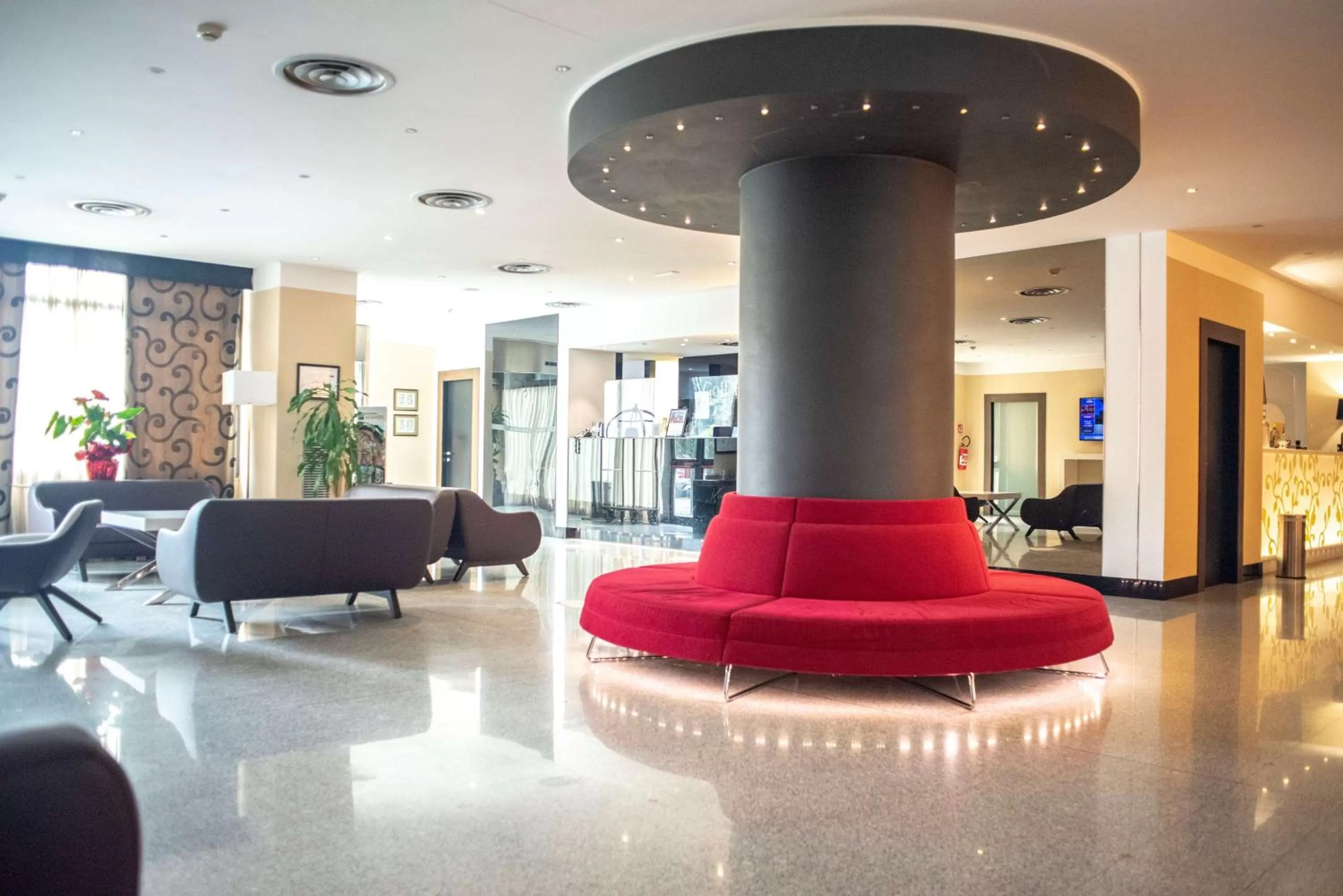 Lobby or reception in Best Western Hotel Quattrotorri