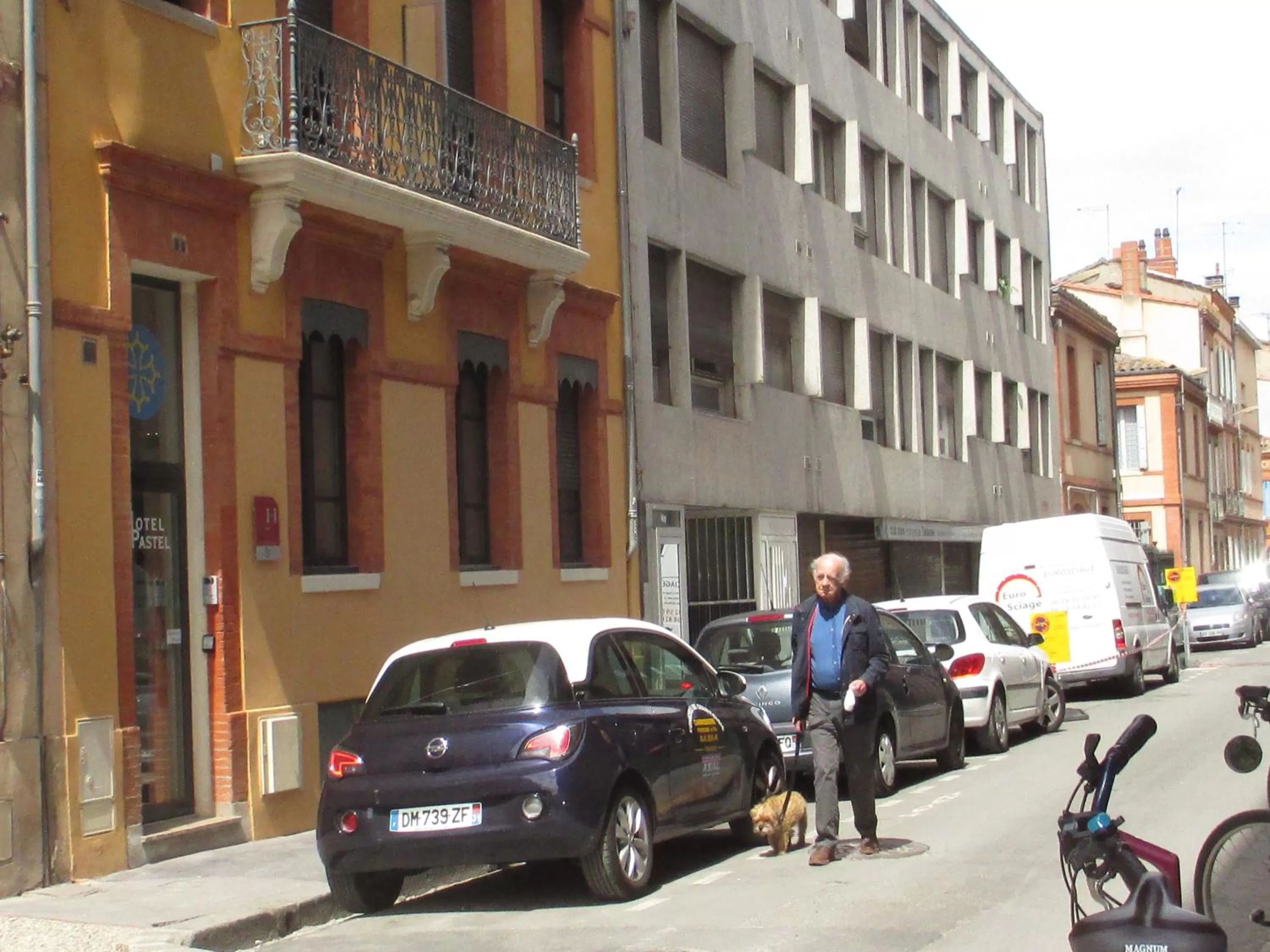 Facade/entrance in Hôtel le Pastel