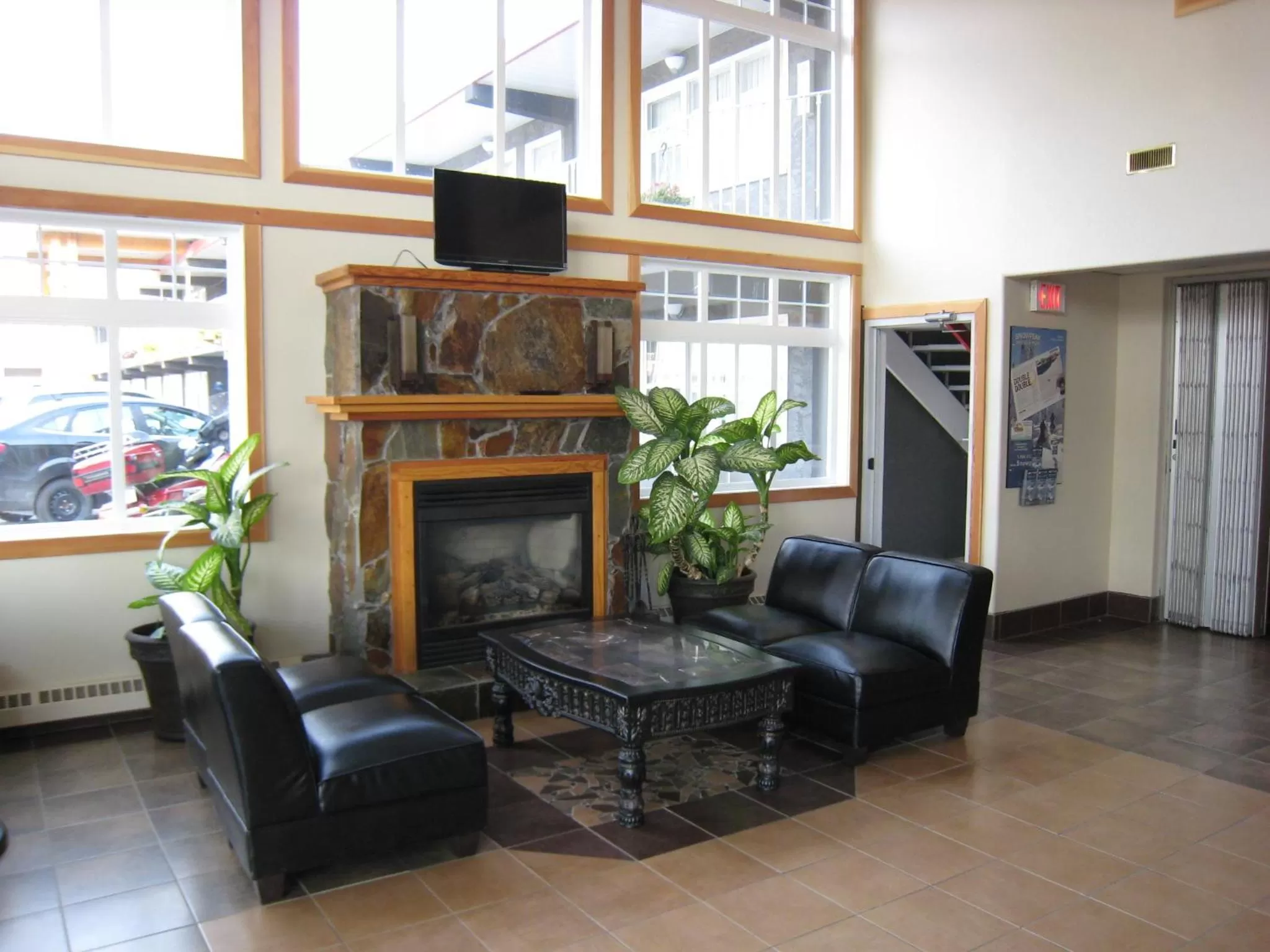 Lobby or reception in Days Inn by Wyndham Golden