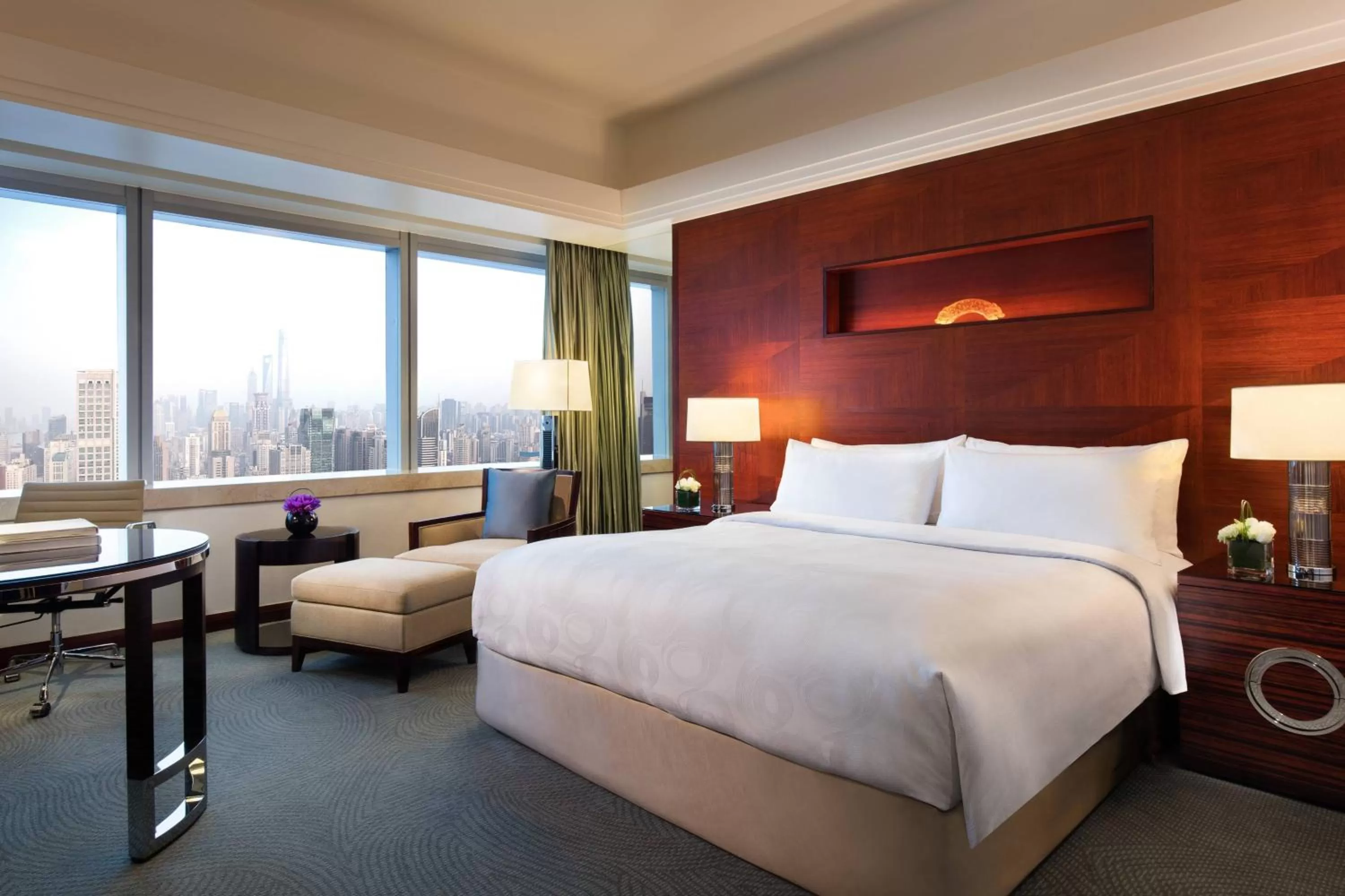 Photo of the whole room, Bed in JW Marriott Shanghai at Tomorrow Square