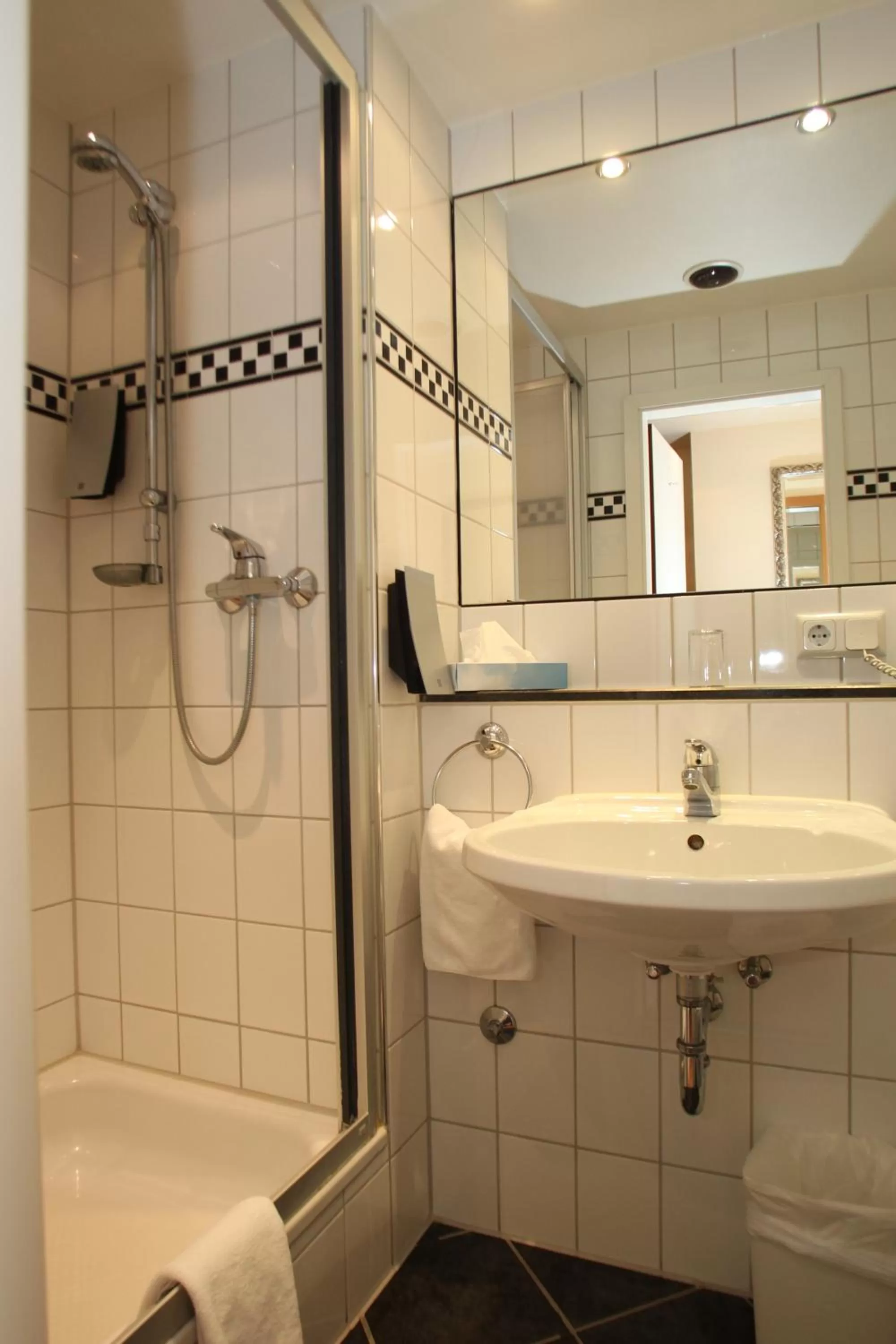 Bathroom in Memphis Hotel