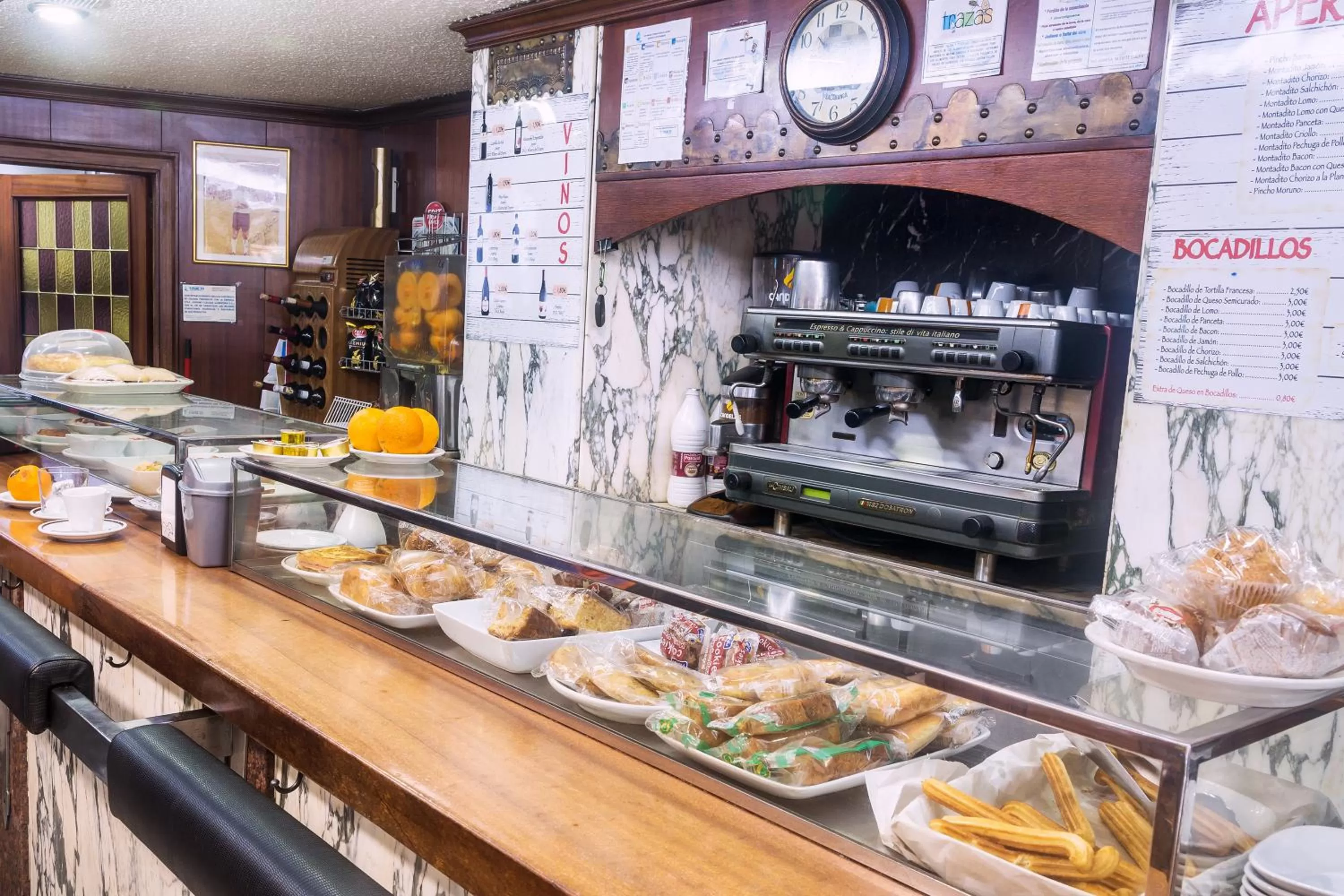 Communal lounge/ TV room in Hotel Castellano I