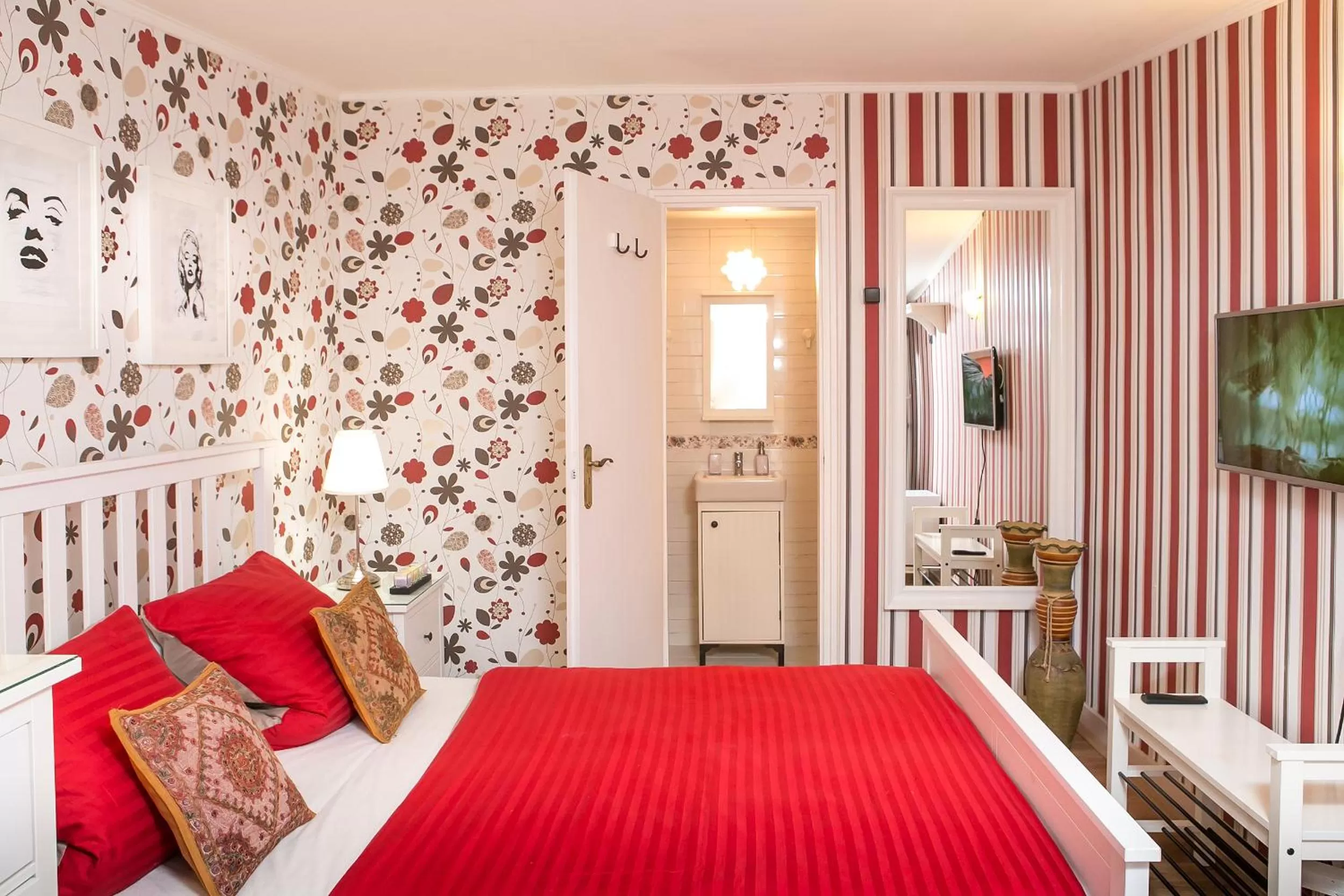 Bed in Green Park Villa