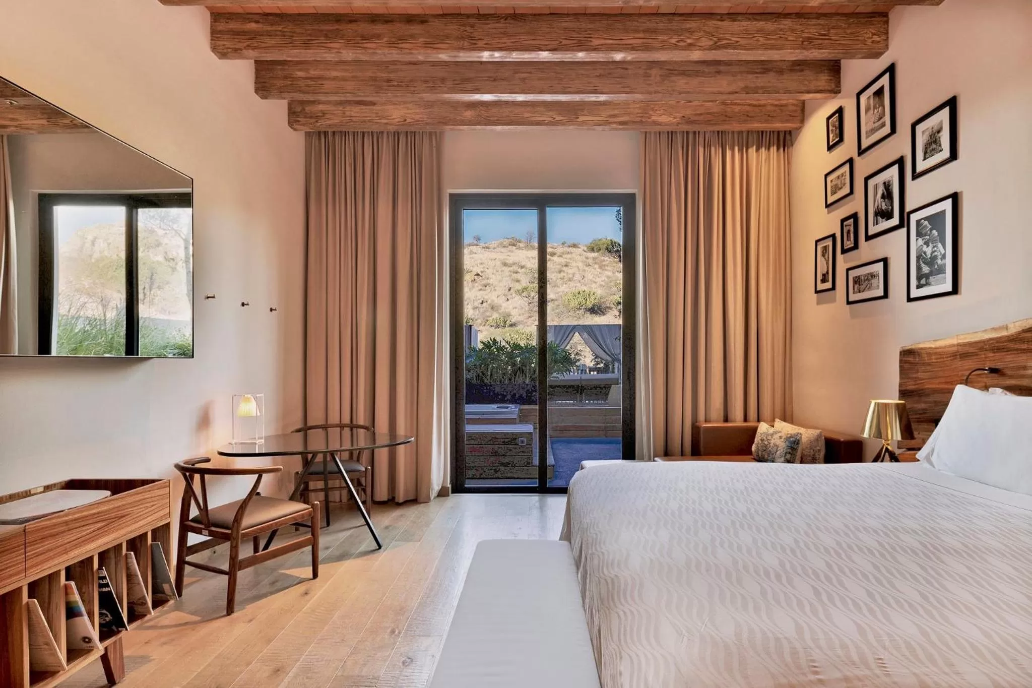 Balcony/Terrace, Bed in Live Aqua San Miguel de Allende