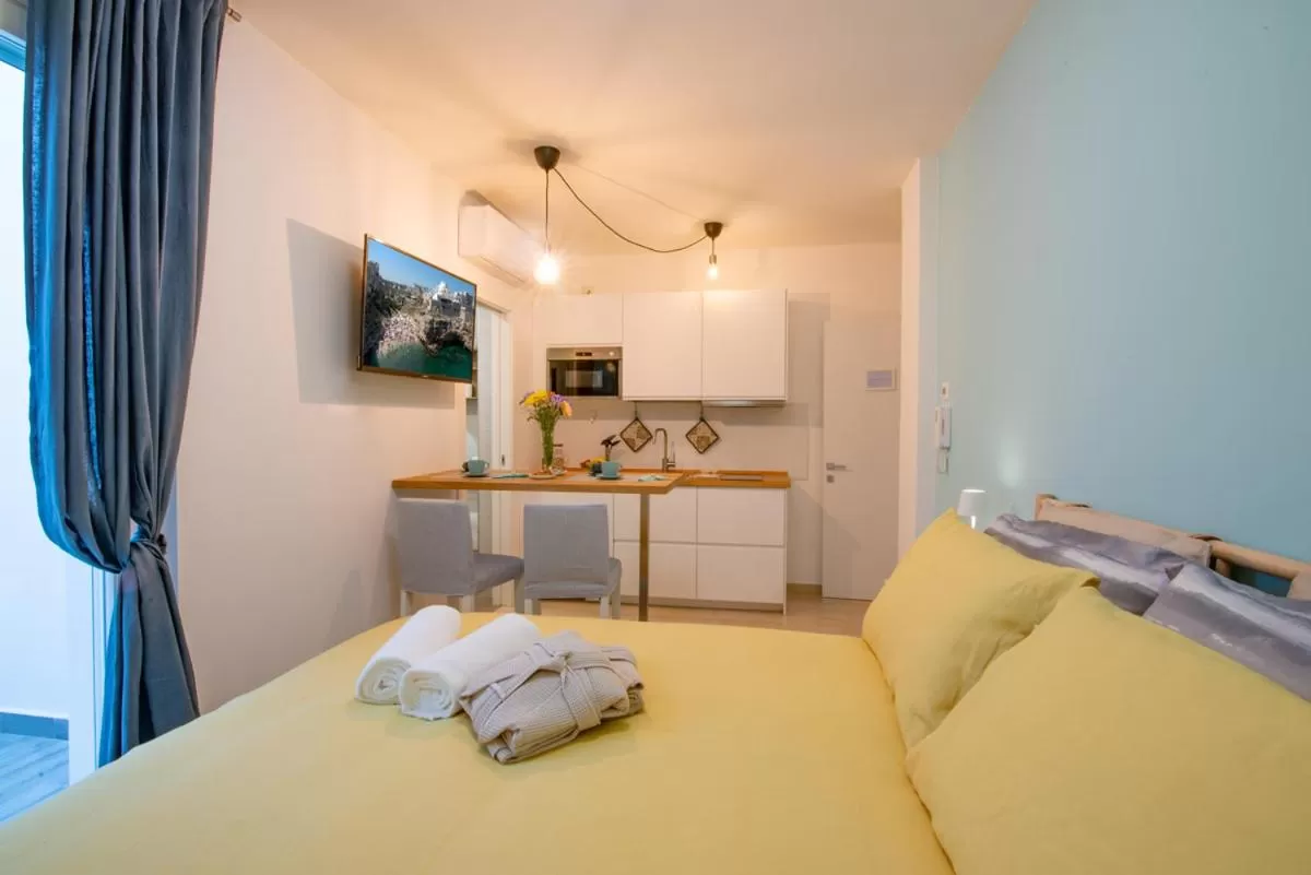 Bed, Kitchen/Kitchenette in Blue Dream