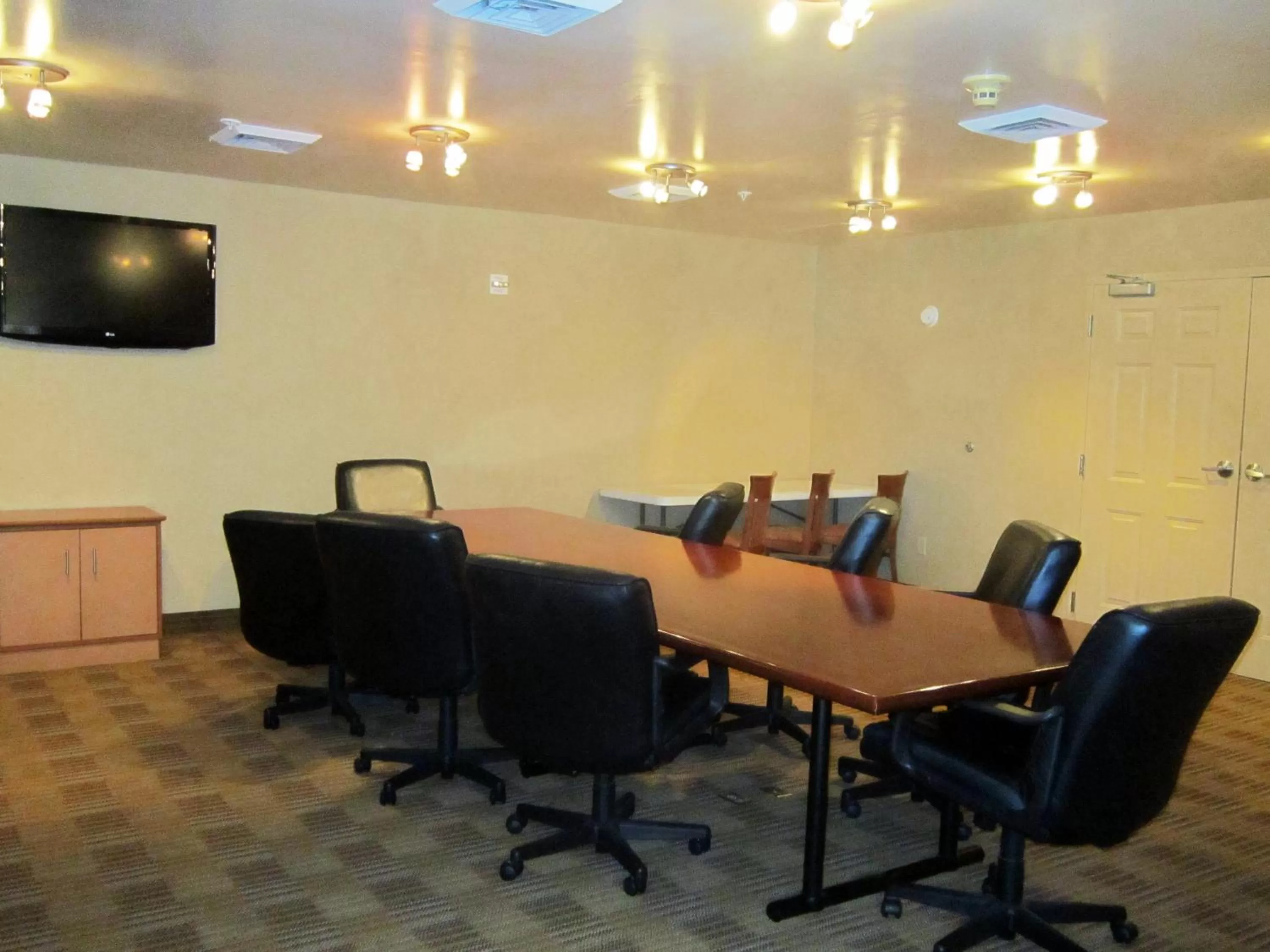 Meeting/conference room in Extended Stay America Suites - Fayetteville - Fort Bragg