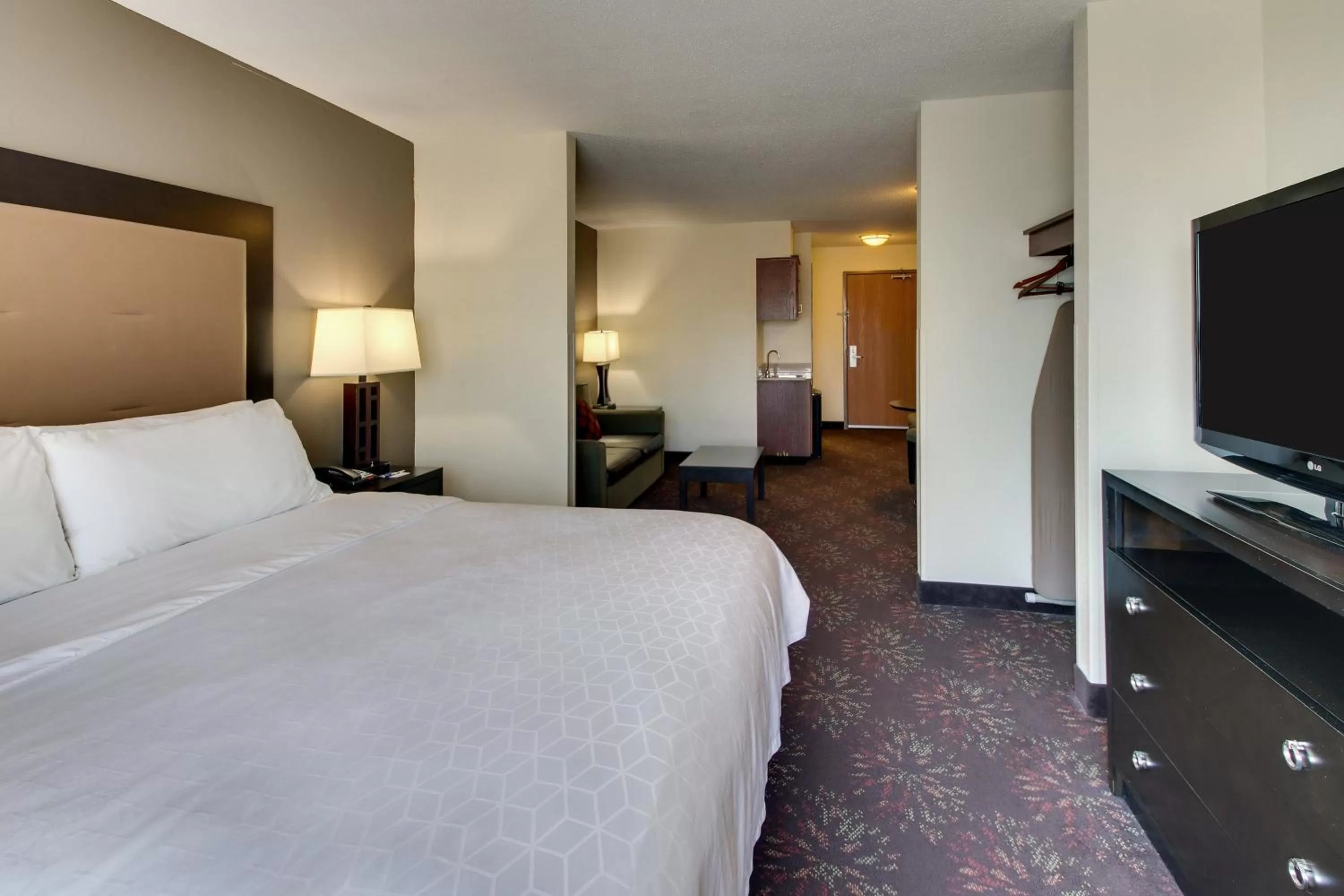 Photo of the whole room, Bed in Holiday Inn Express Hotel & Suites Lancaster-Lititz by IHG