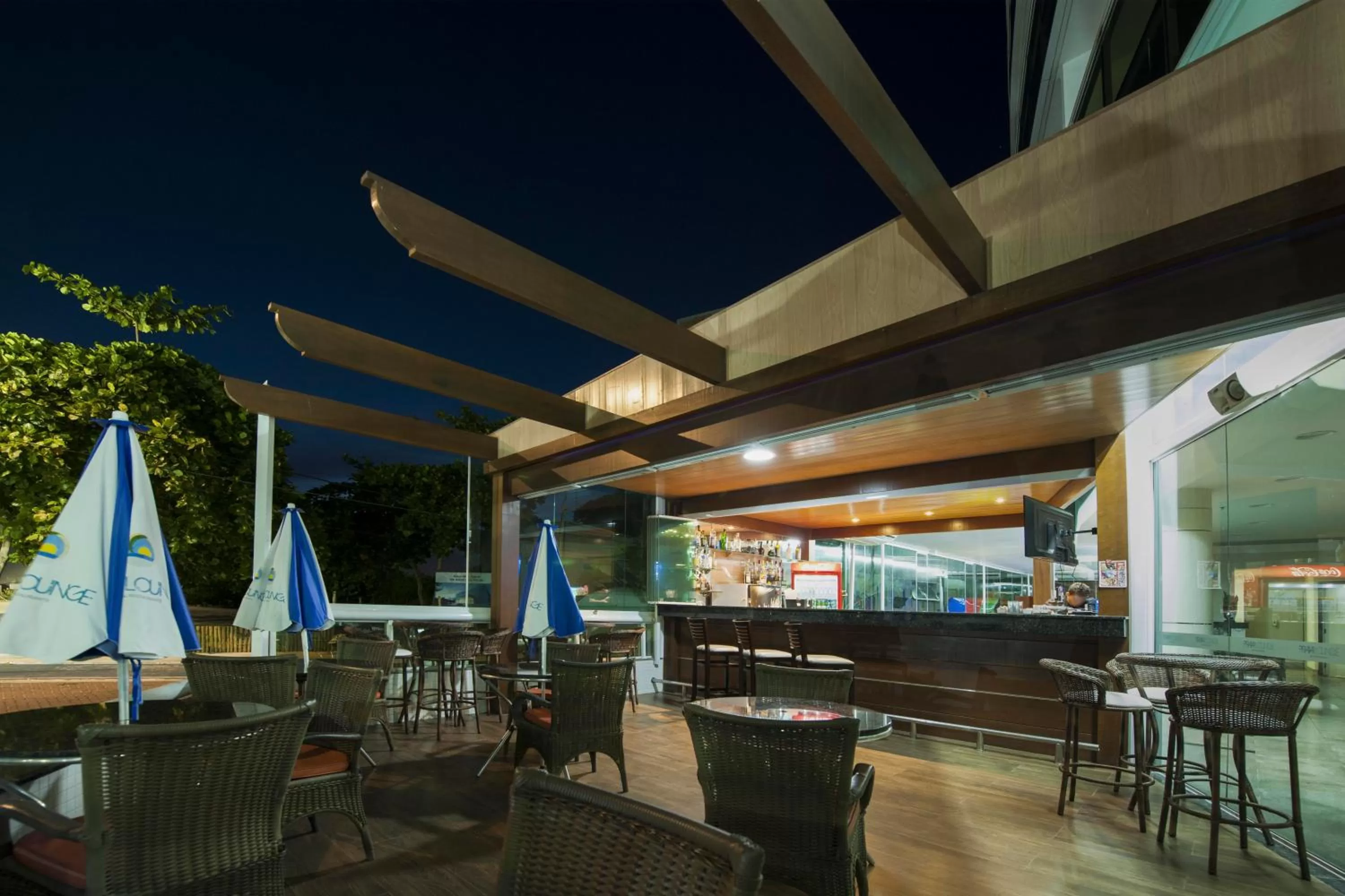 Lounge or bar in Comfort Suites Macaé