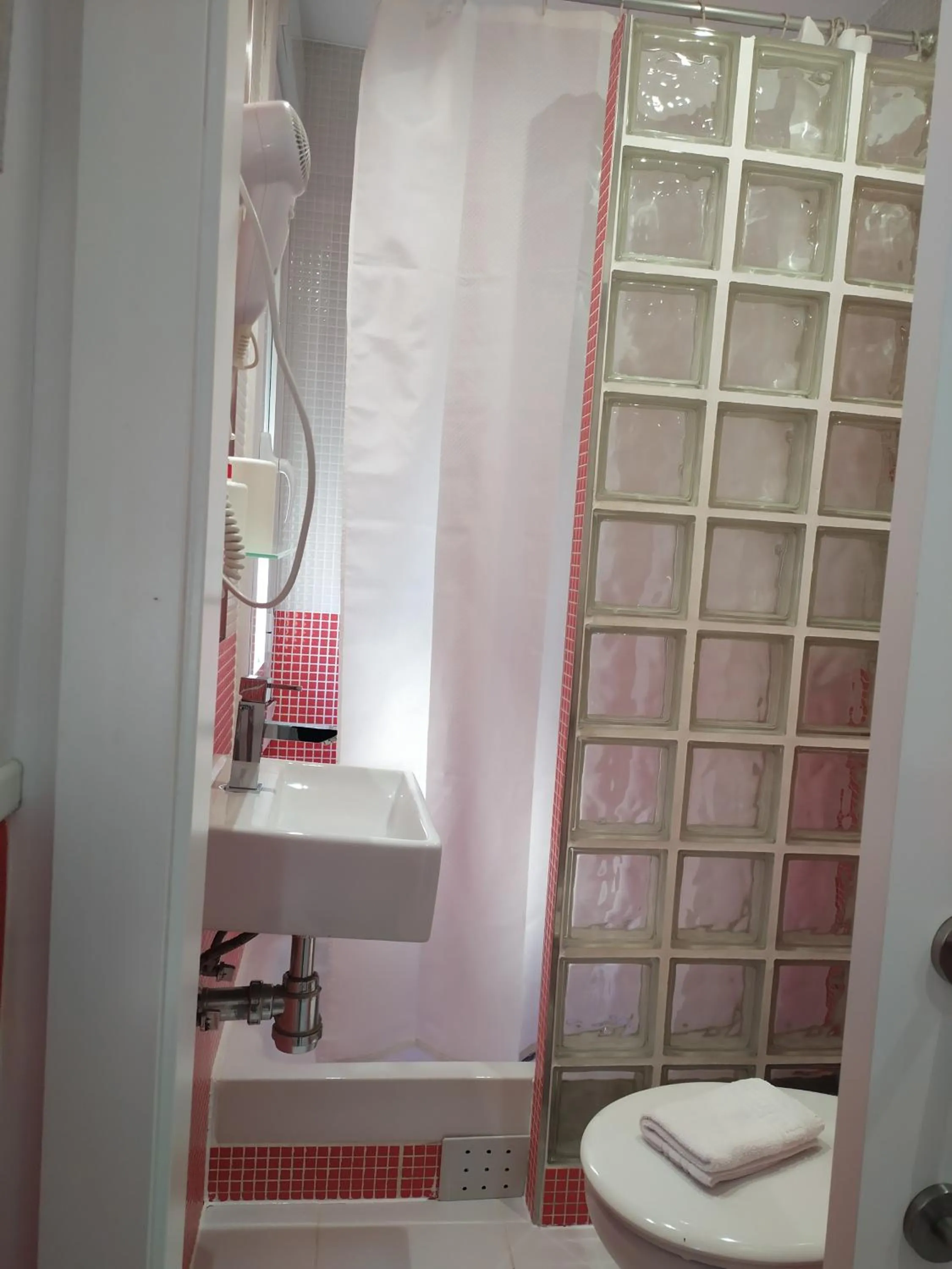 Bathroom in Hostal Inn Madrid