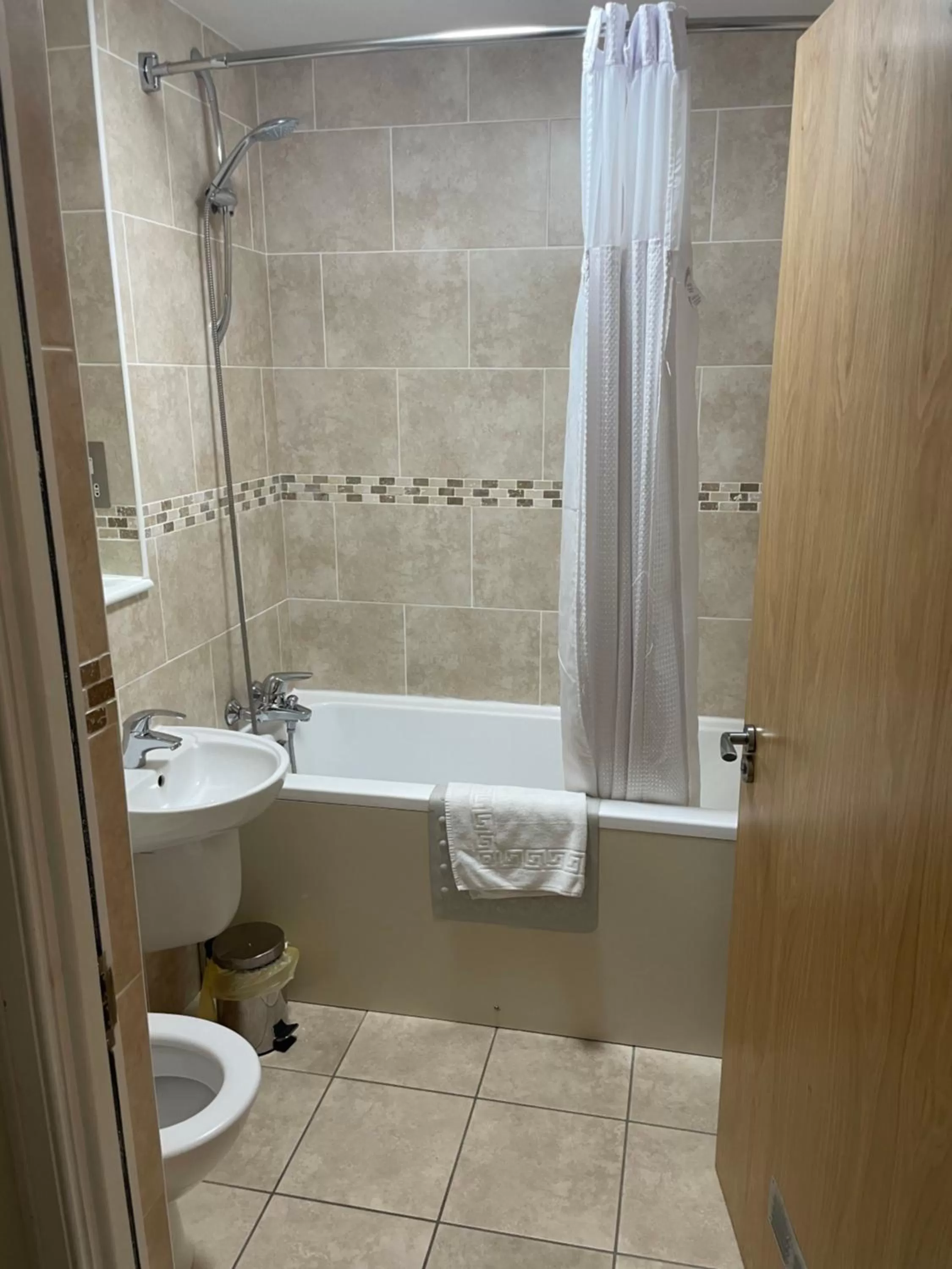 Bathroom in 19th Hole Hotel, Carnoustie