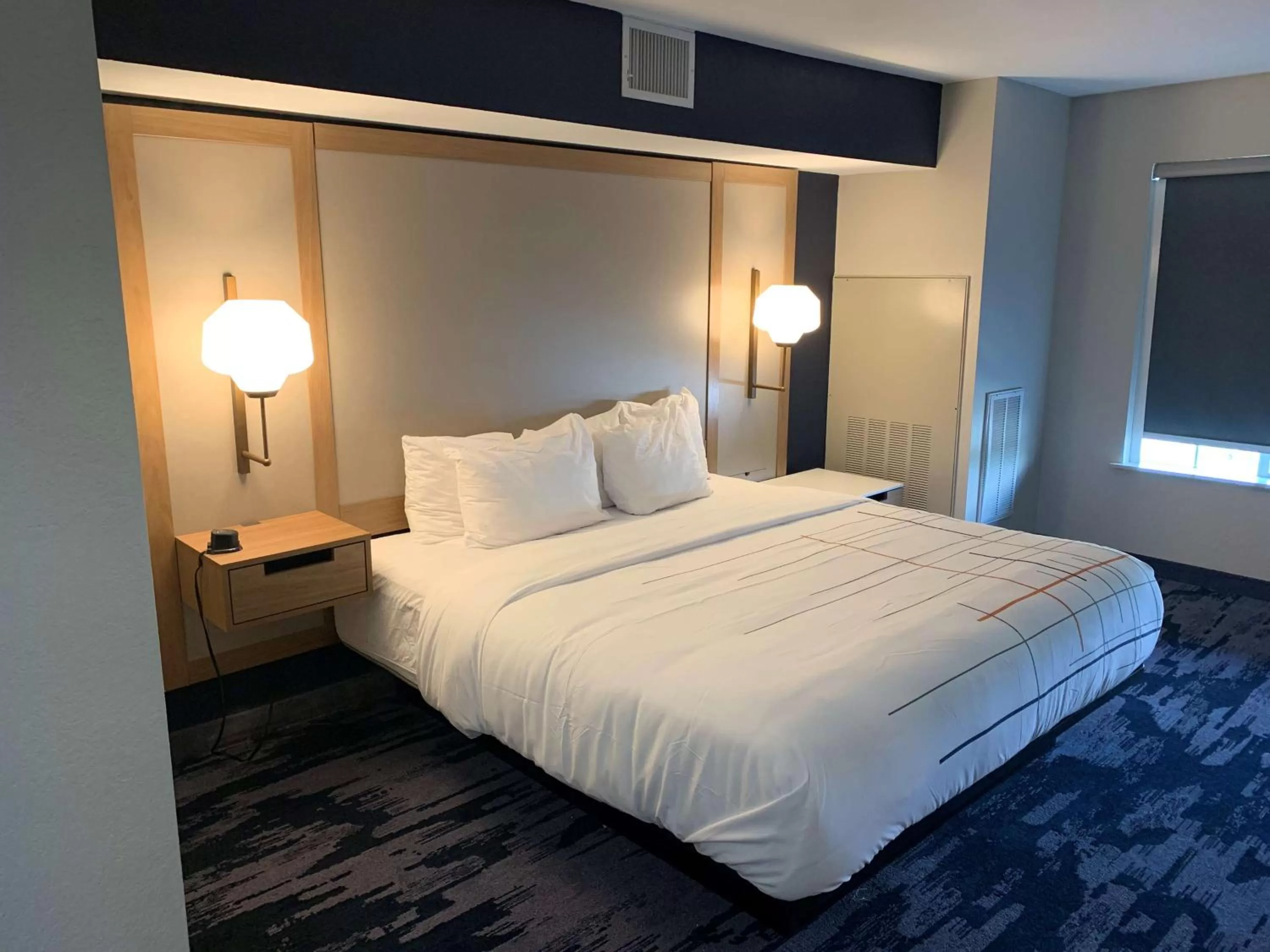 Photo of the whole room, Bed in Pulse Pnt Stes at Fort Sam Hou