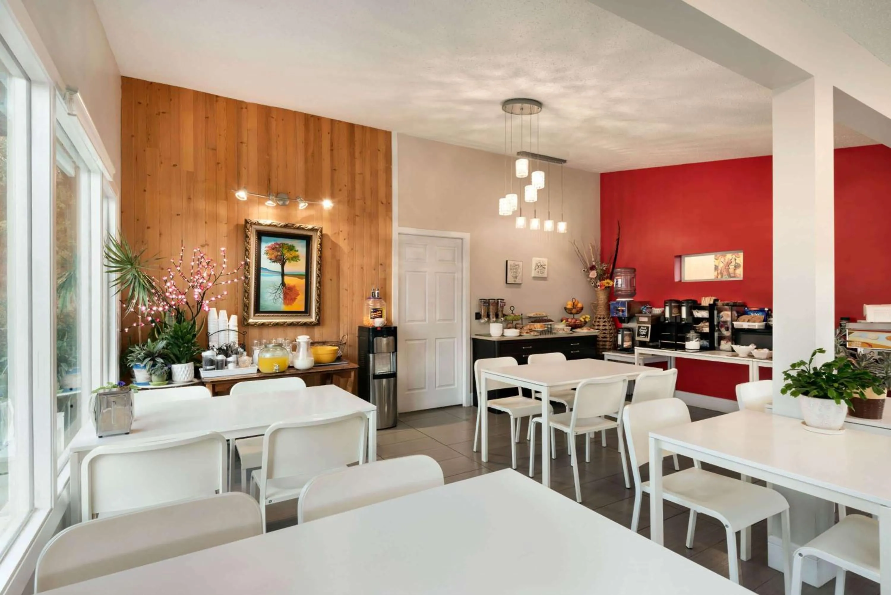 Restaurant/places to eat in Thriftlodge Edmonton