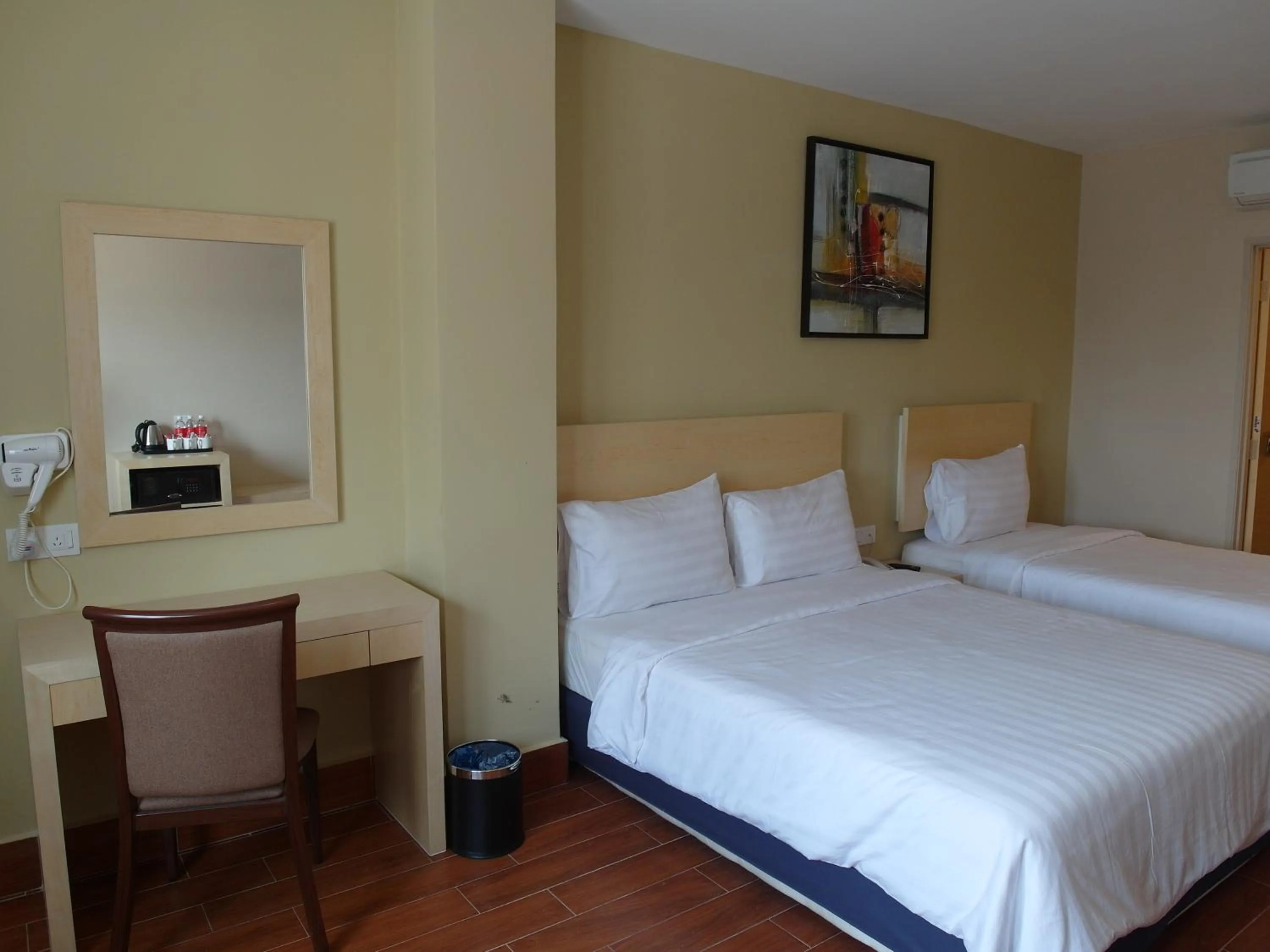 Photo of the whole room, Bed in Metro Hotel @ KL Sentral