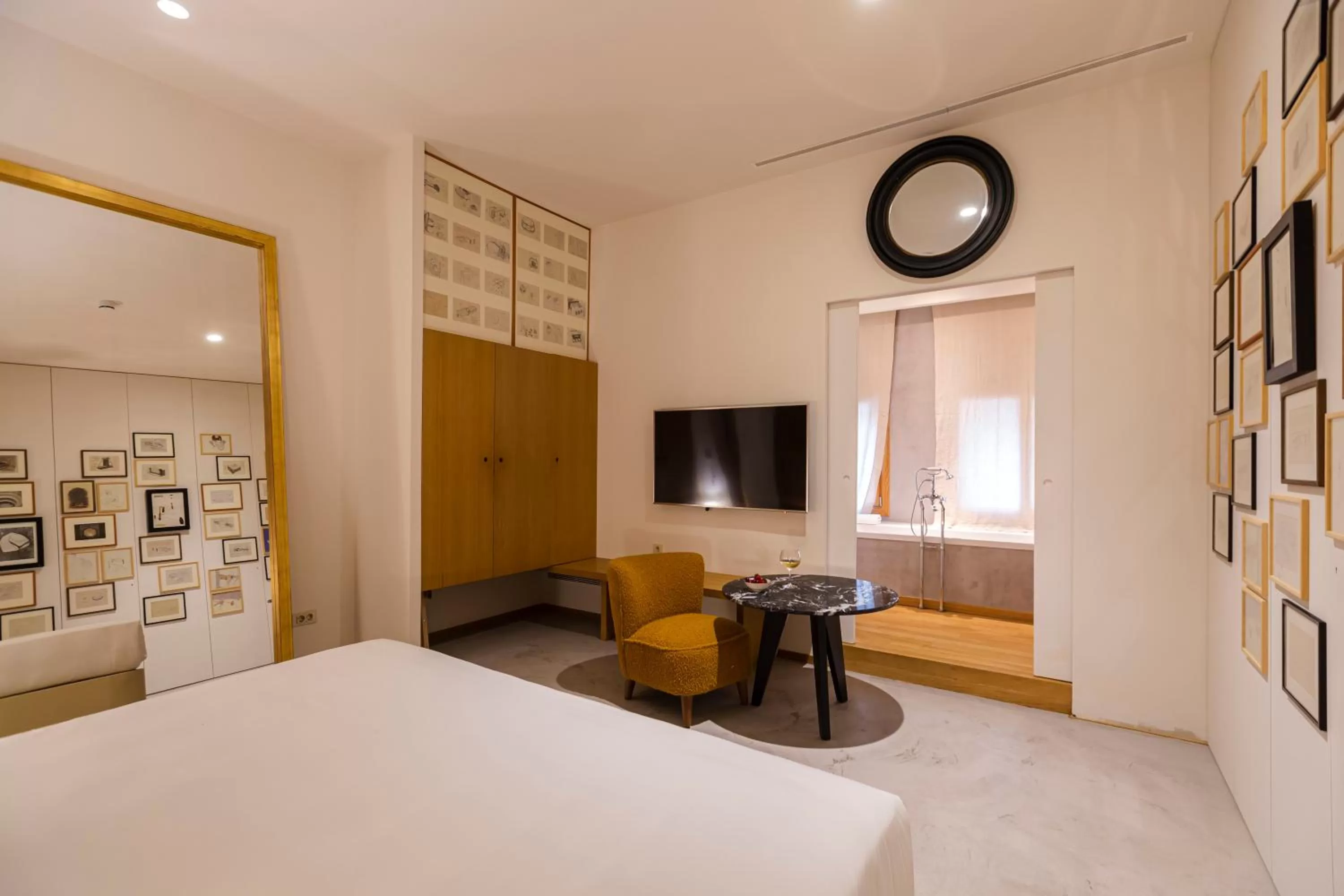 Photo of the whole room, Bed in Hotel Margot House Barcelona