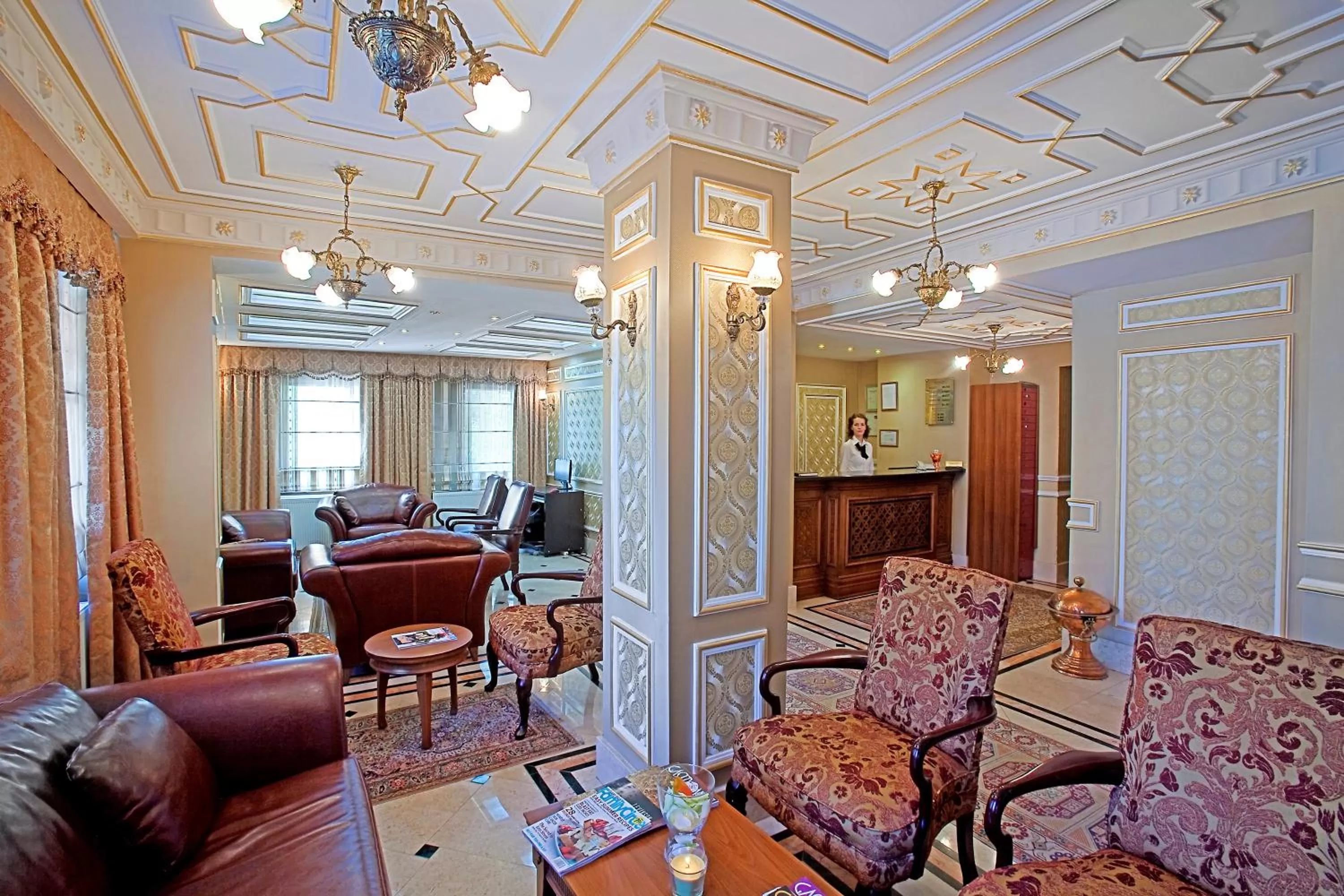 Communal lounge/ TV room in Hotel Sumengen