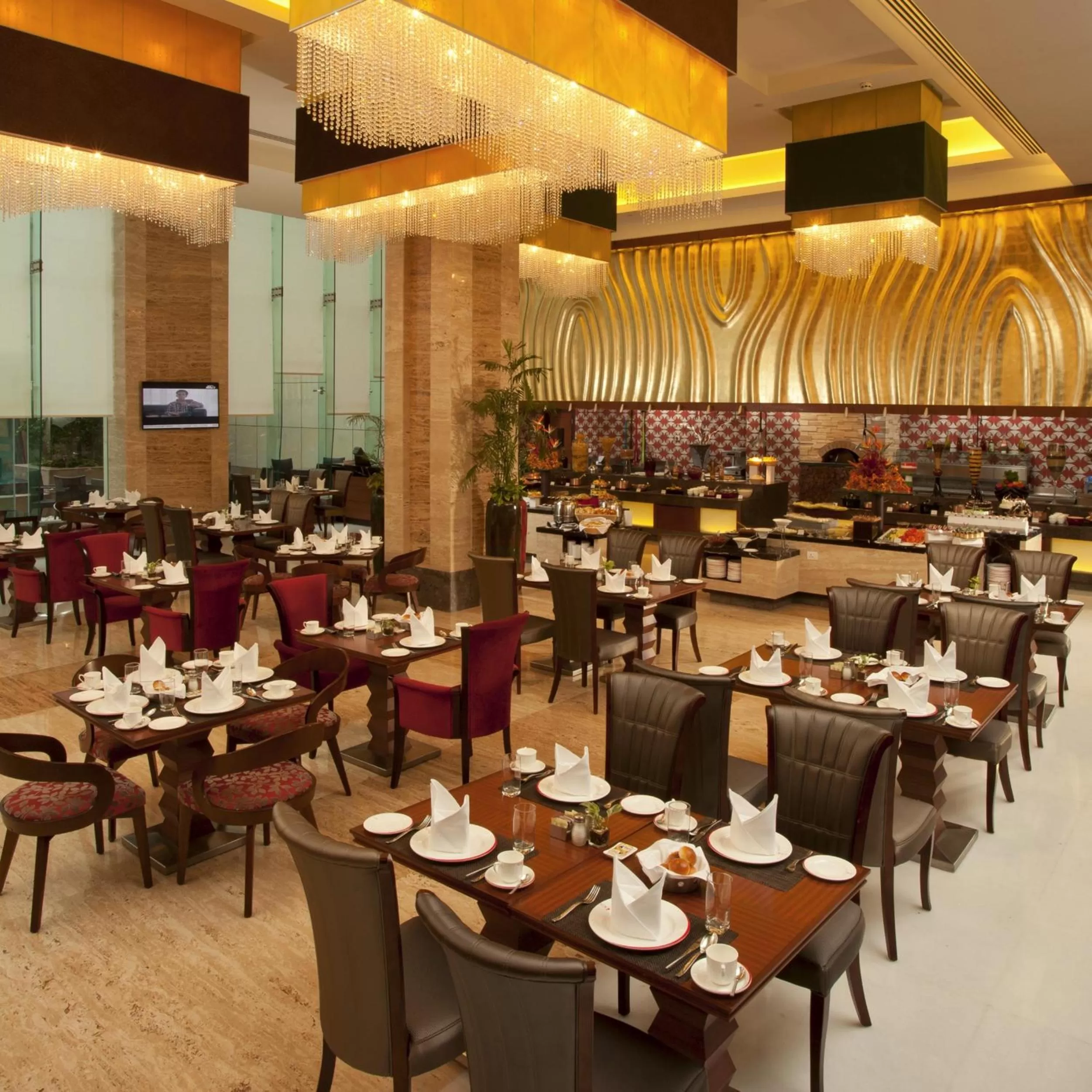 Restaurant/places to eat in Radisson Blu Hotel, Nagpur