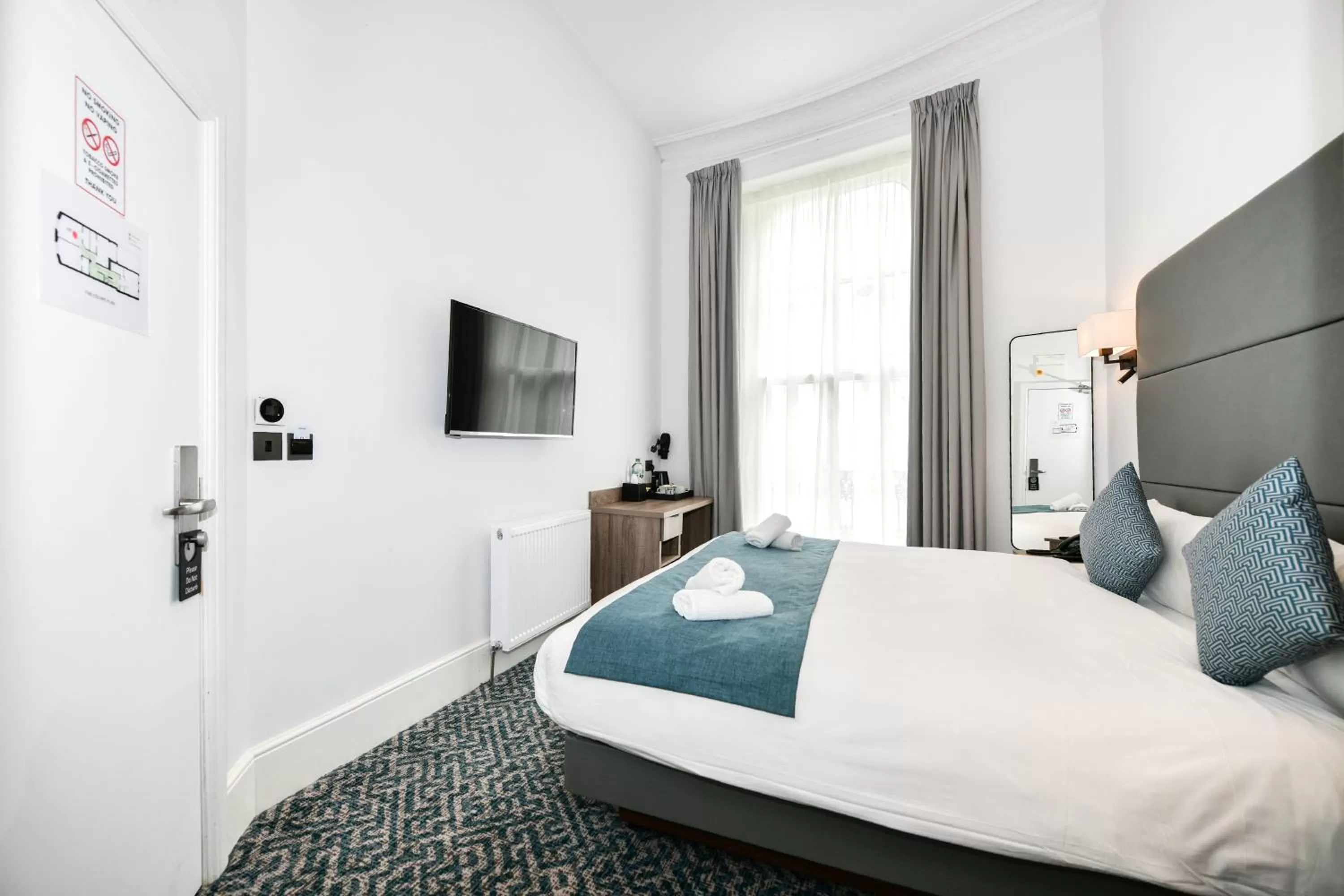 Bedroom, Bed in The J Hyde Park - A Park Avenue Hotel