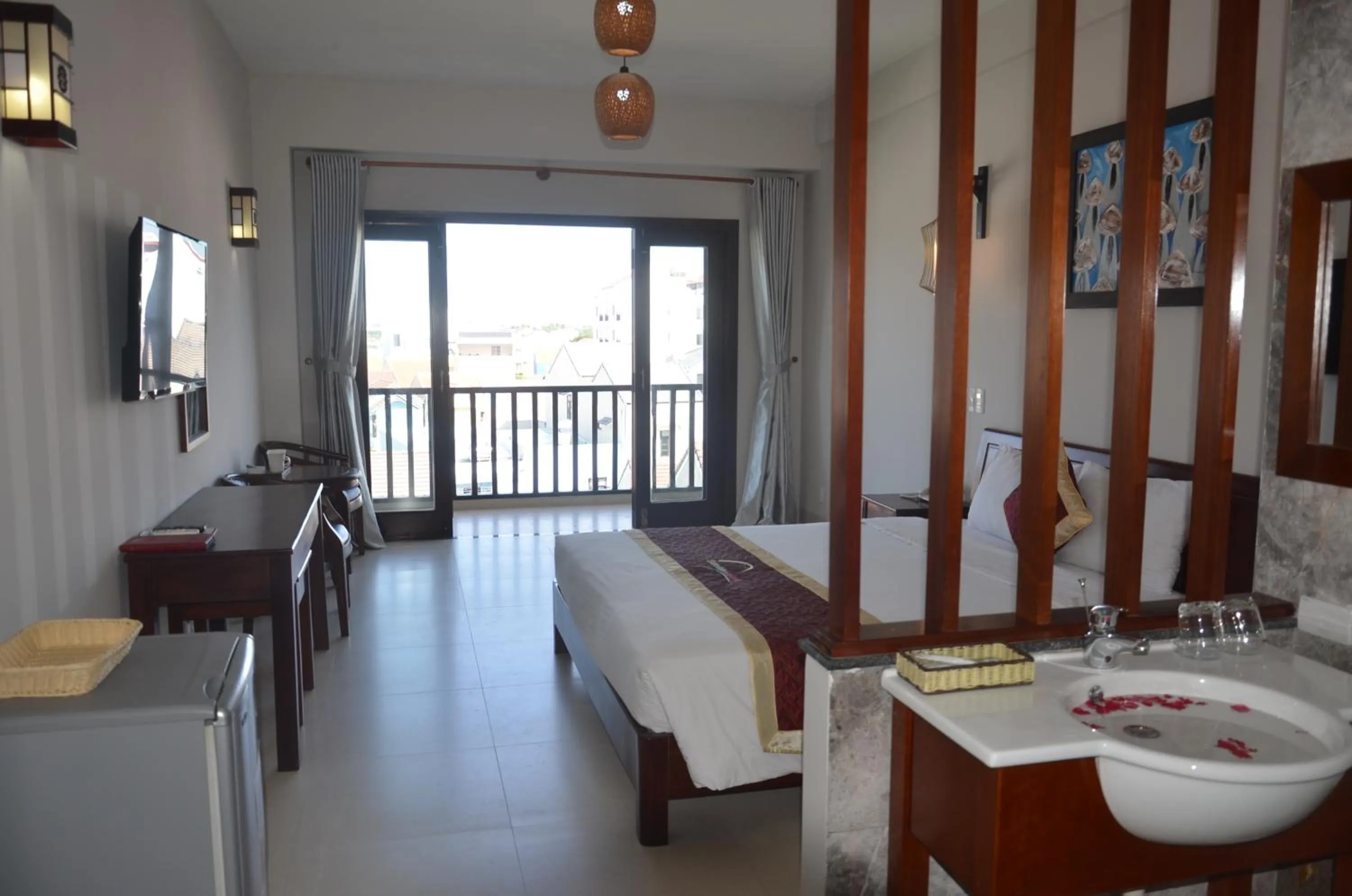 Balcony/Terrace, Bed in Sunshine Hoian Hotel