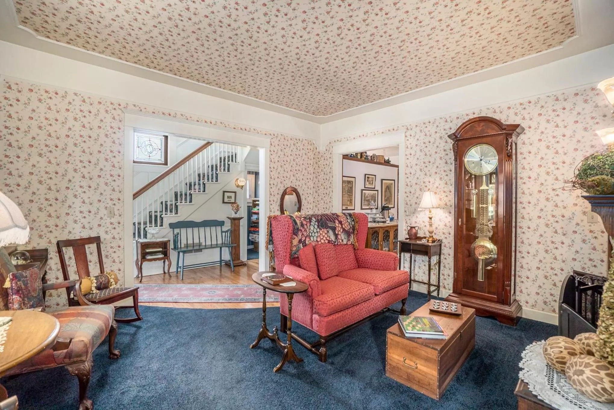 Seating area in Yelton Manor Bed and Breakfast