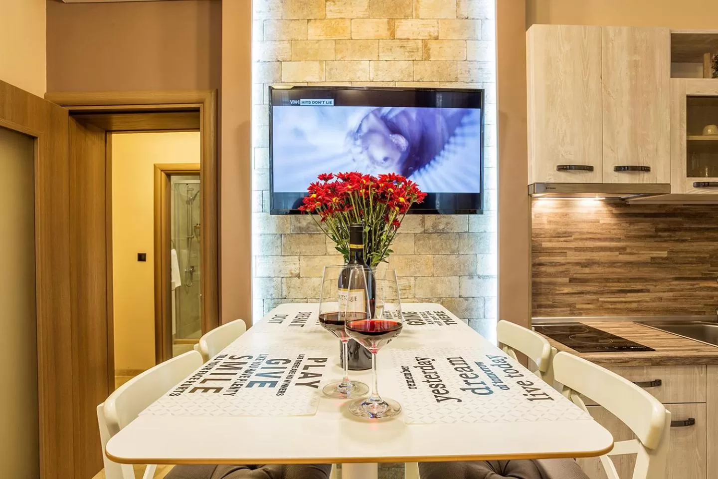 Dining area in Sofia Place Hotel by HMG