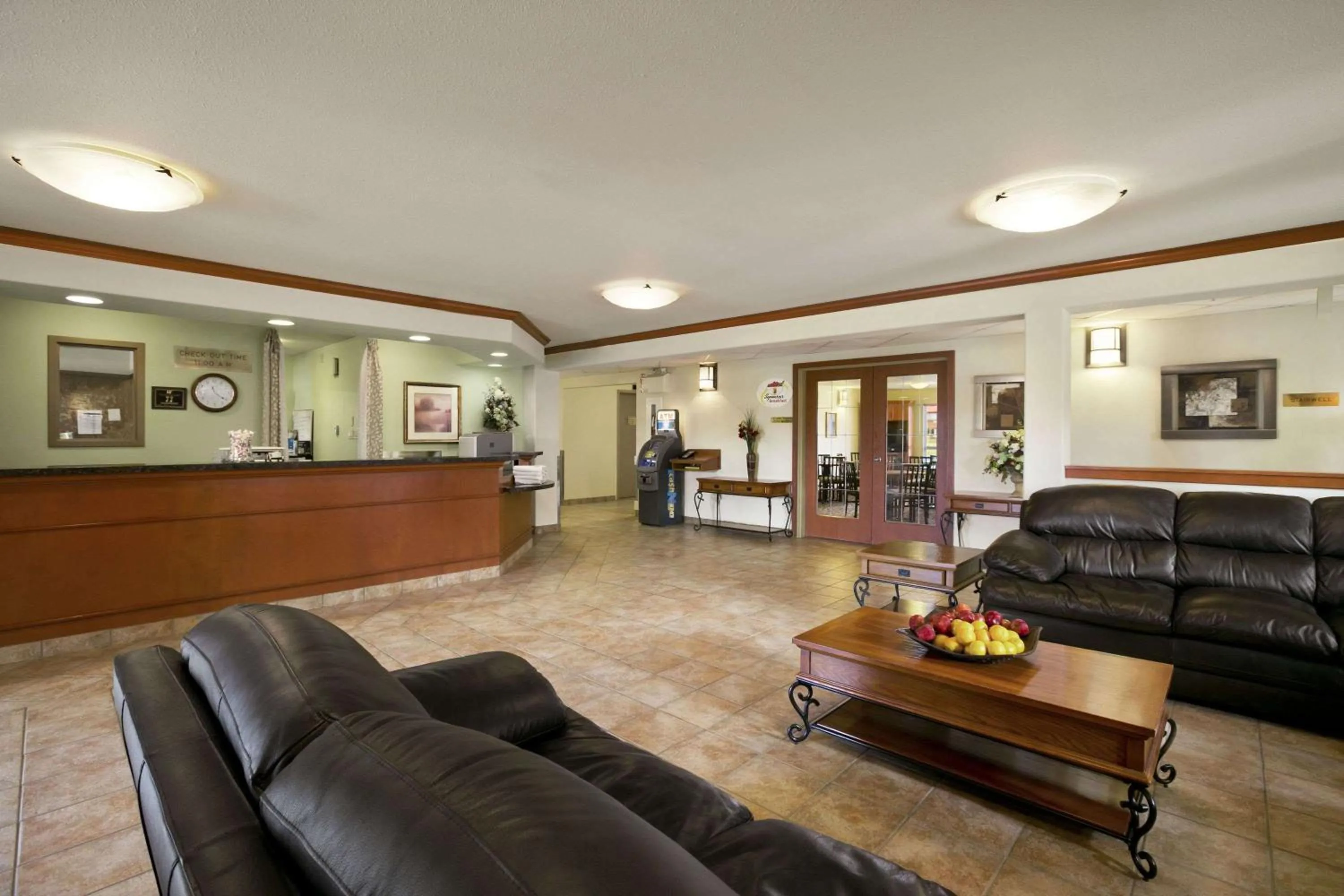 Lobby or reception in Super 8 by Wyndham Slave Lake AB