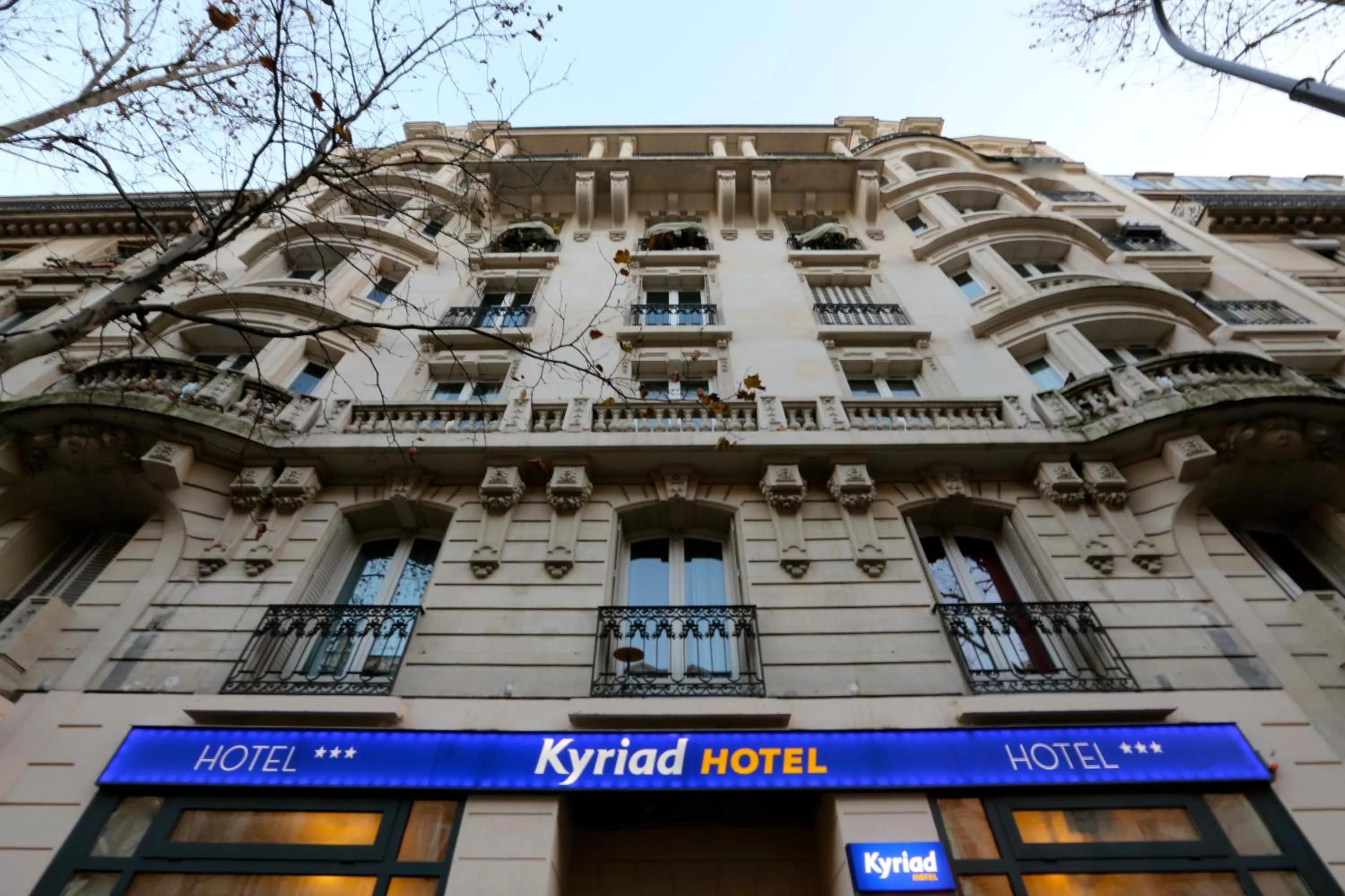Facade/entrance in Kyriad Paris 18 - Porte de Clignancourt - Montmartre