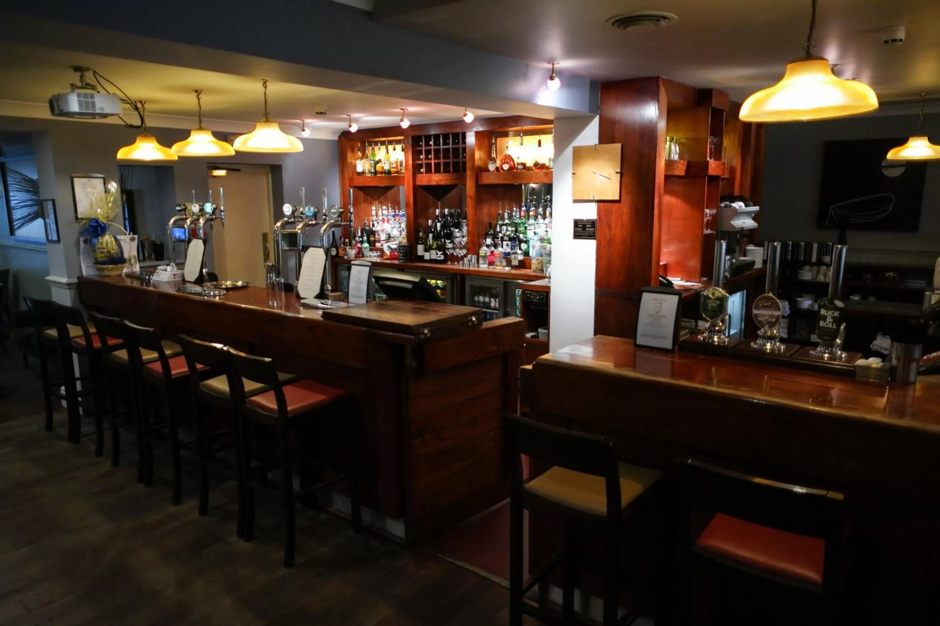 Lounge or bar in Crown Lodge Hotel