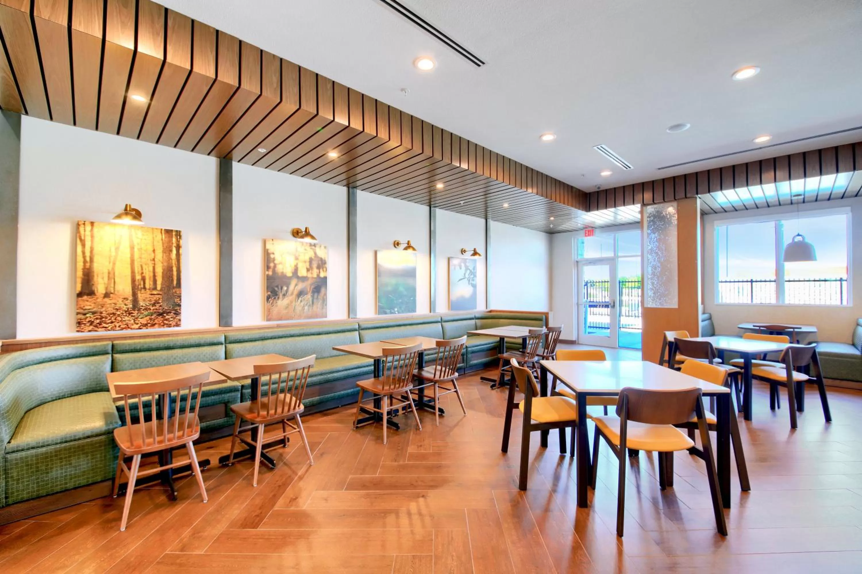 Breakfast in Fairfield Inn & Suites by Marriott Dallas Cedar Hill