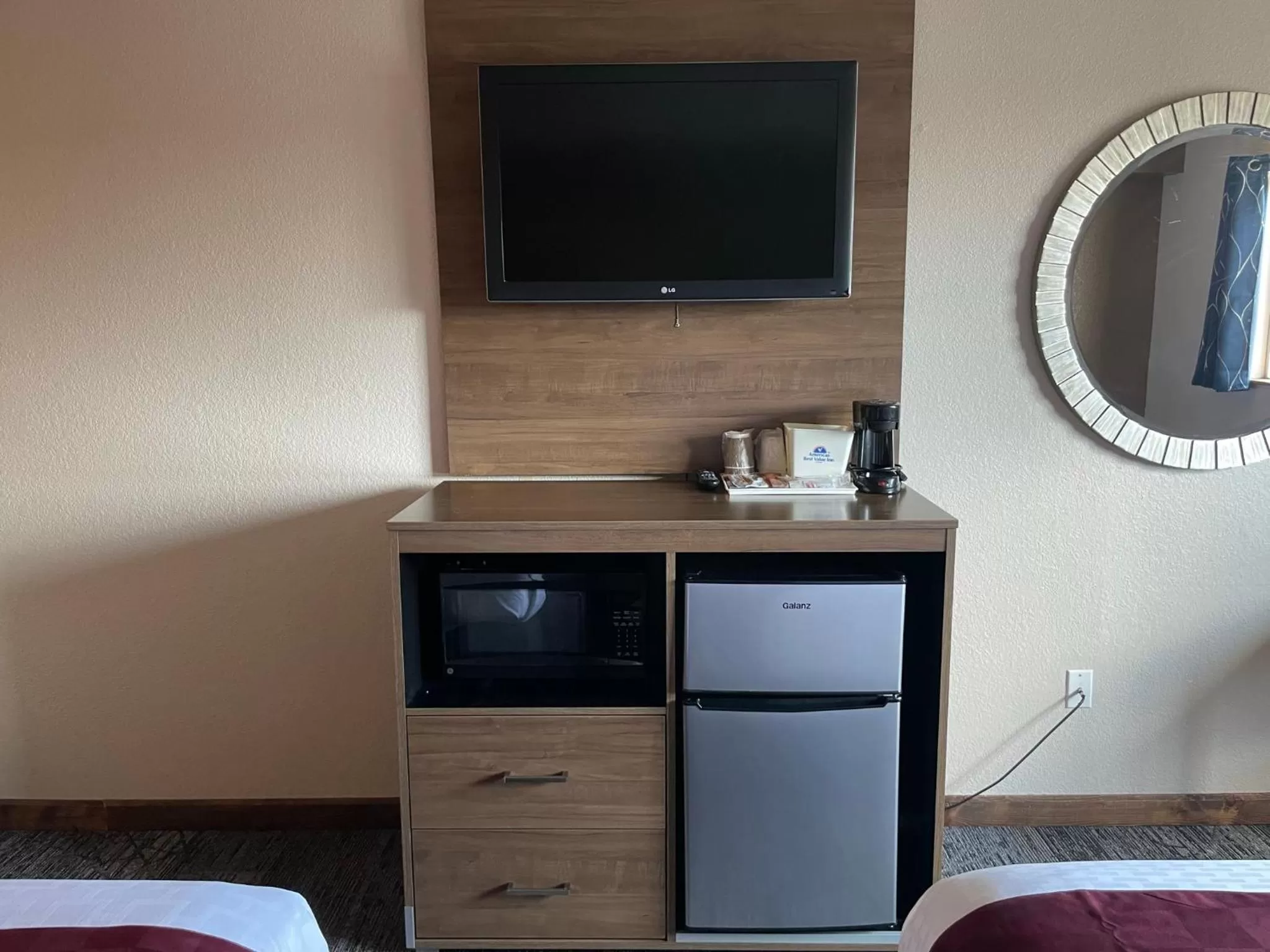 TV and multimedia, Bed in Americas Best Value Inn Lynnwood