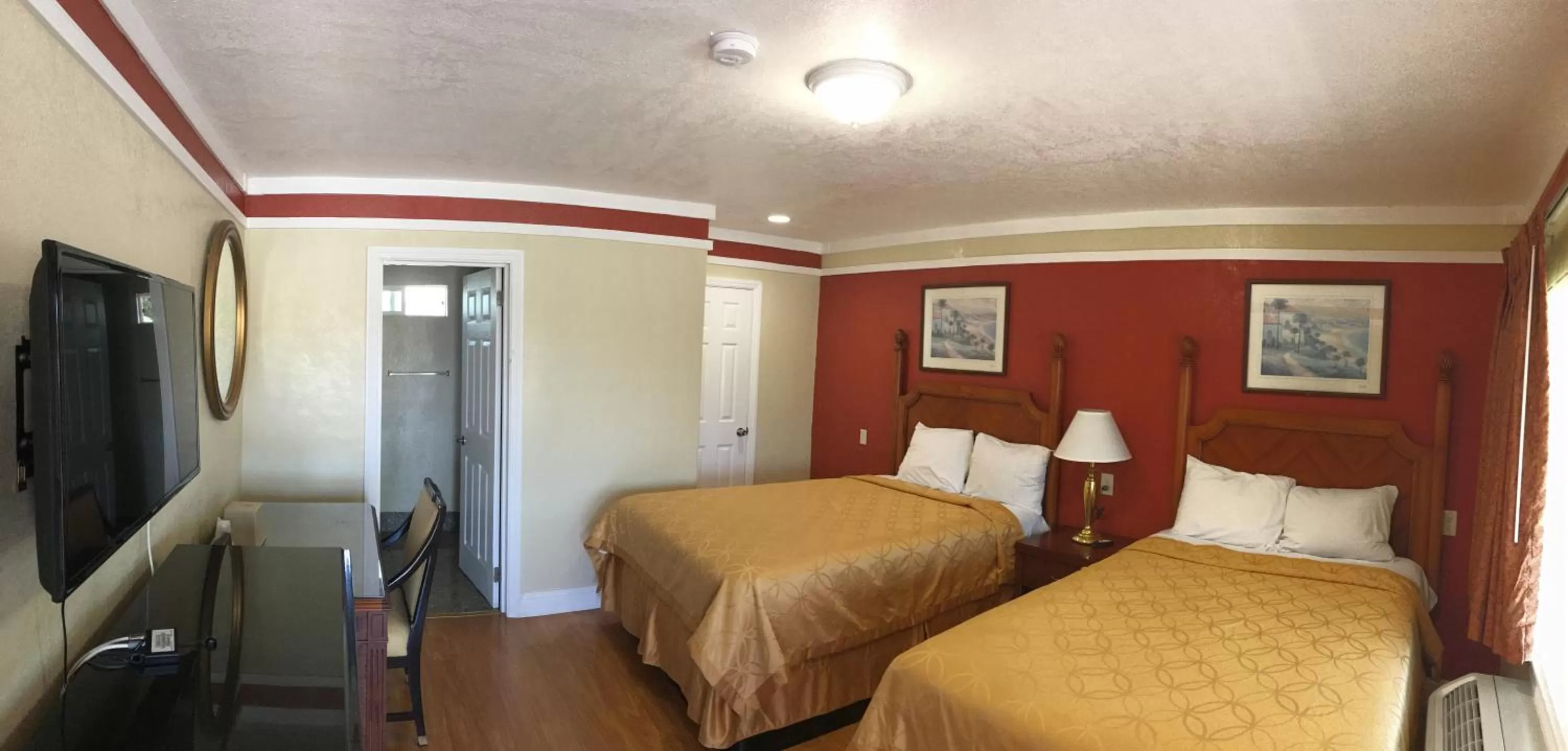 Bedroom in Wagon Wheel Motel