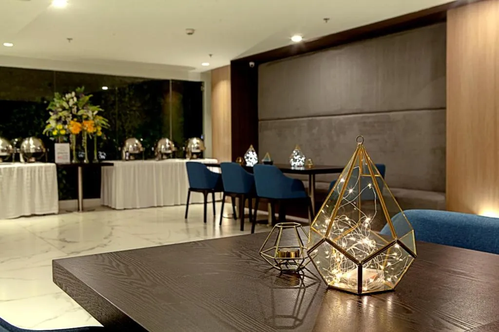 Restaurant/places to eat in Ramada Encore by Wyndham Makati