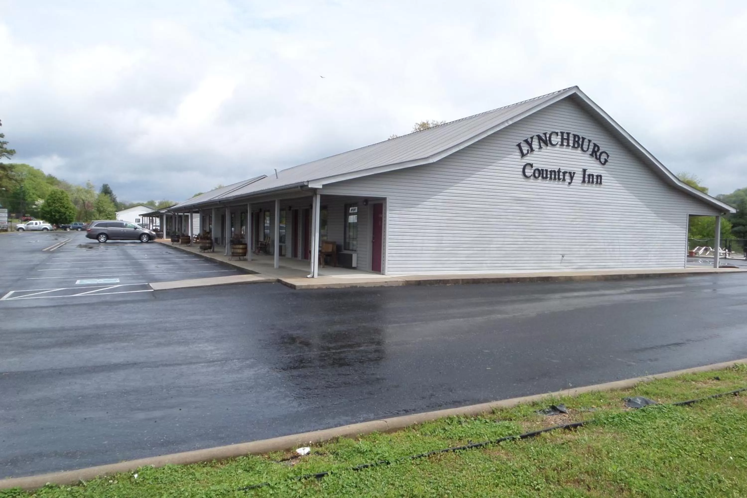 Property building in Lynchburg Country Inn