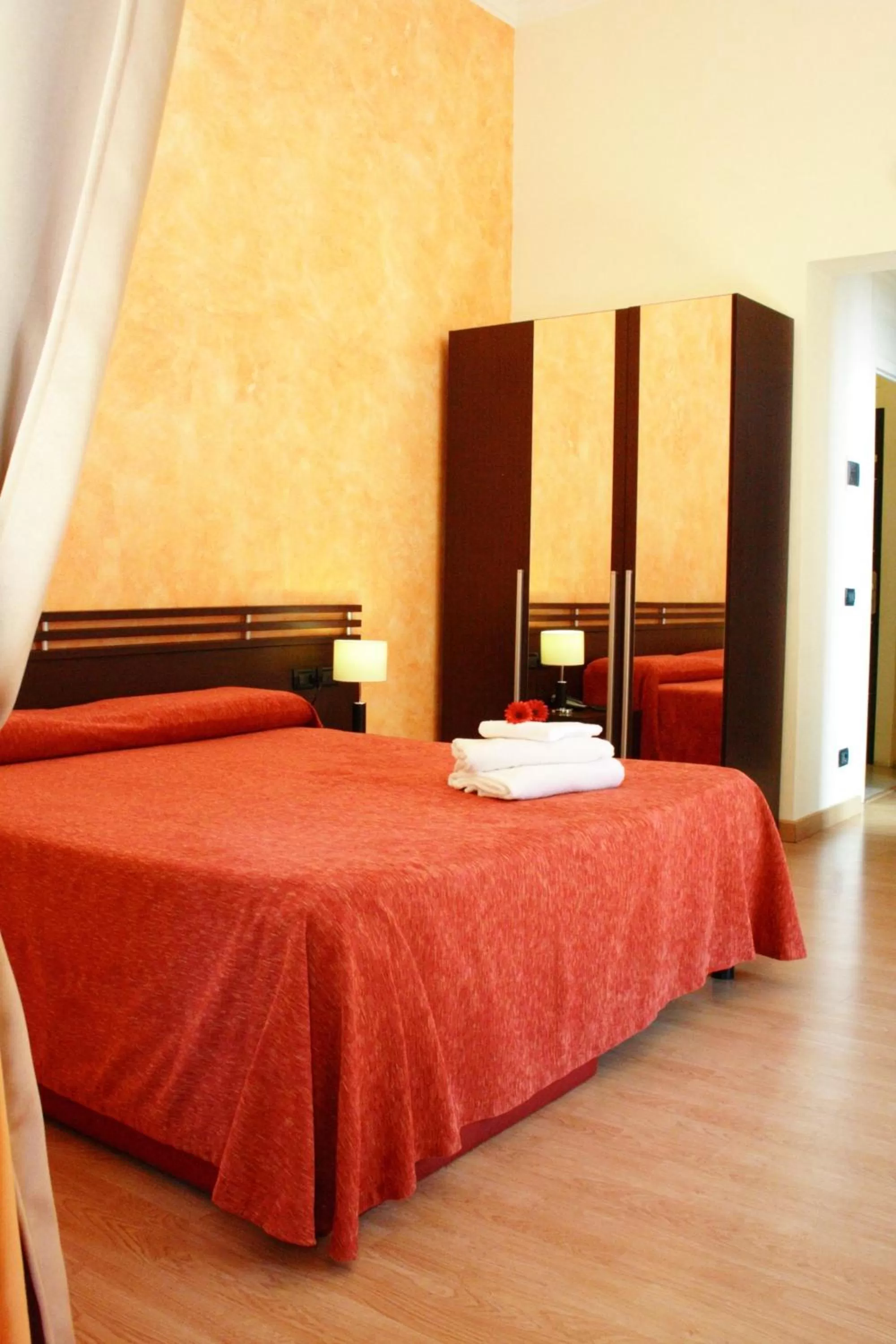 Photo of the whole room, Bed in San Max Hotel