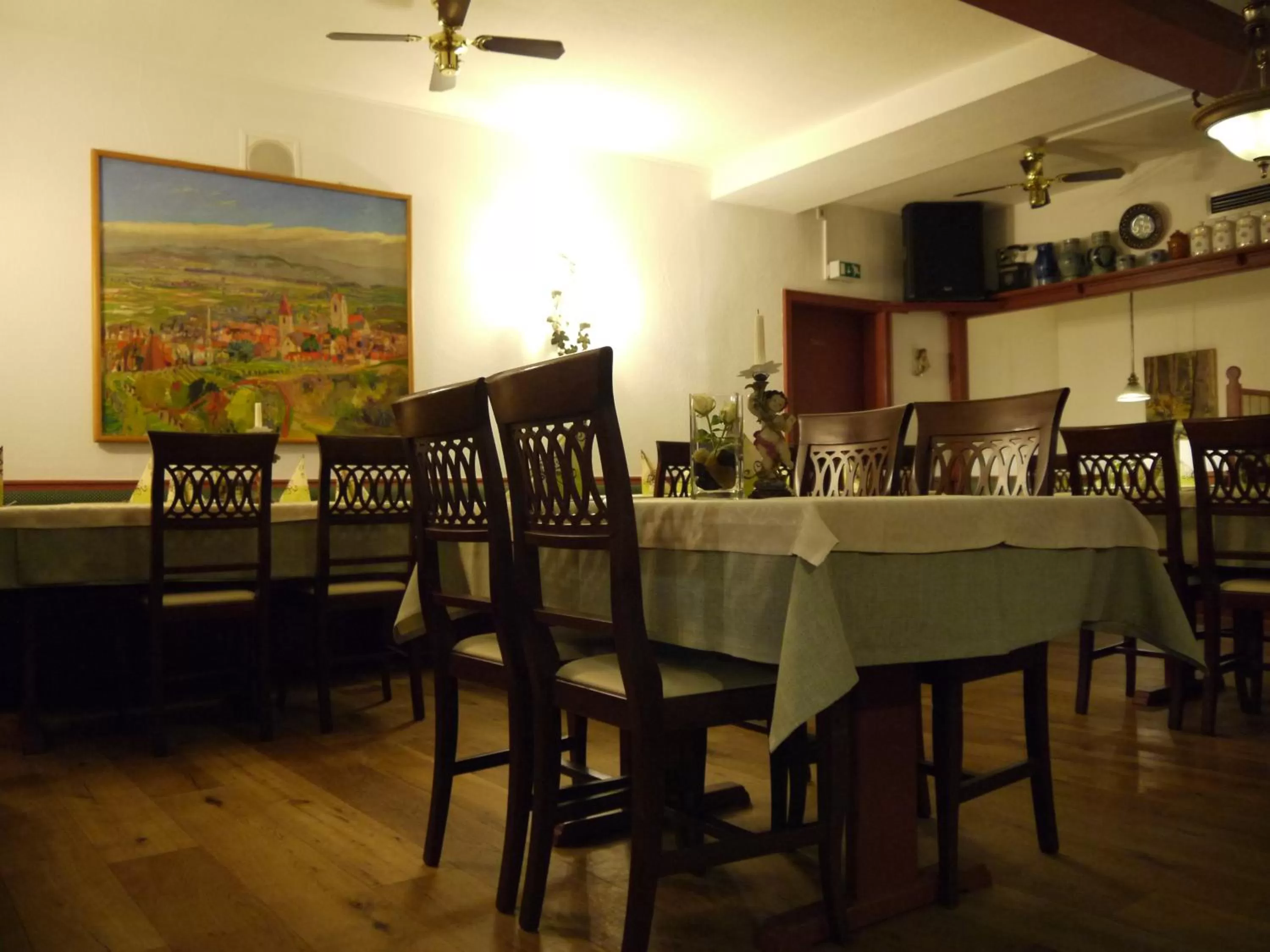 Restaurant/places to eat in Hotel Engel