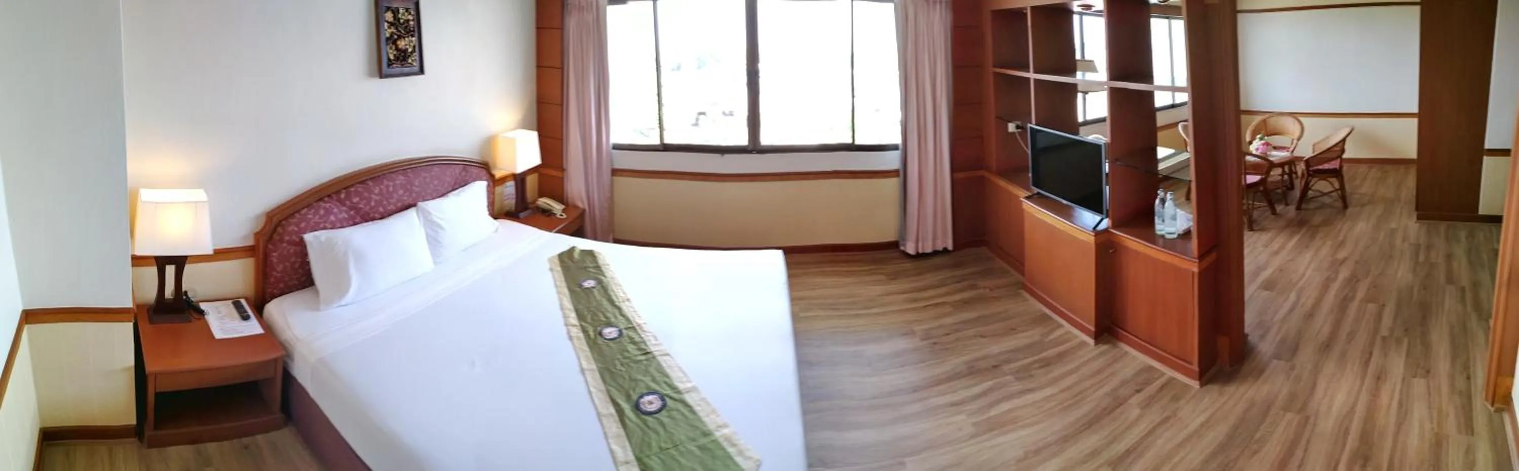 Photo of the whole room in Grand Park Hotel