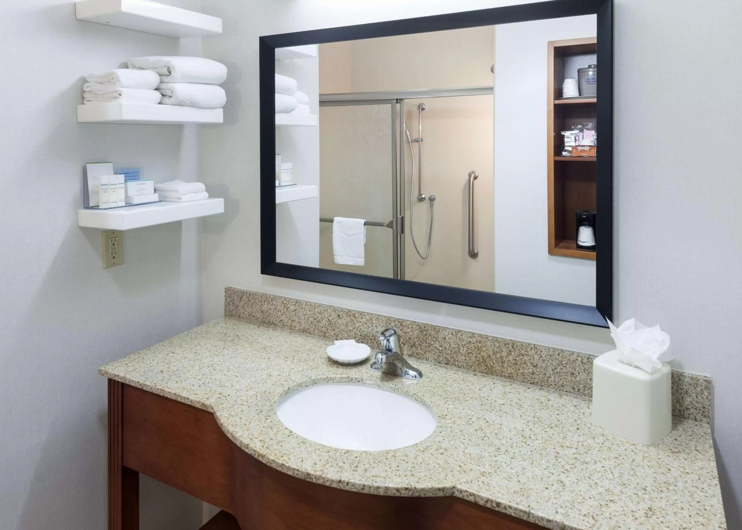 Bathroom in Hampton Inn & Suites Tulare