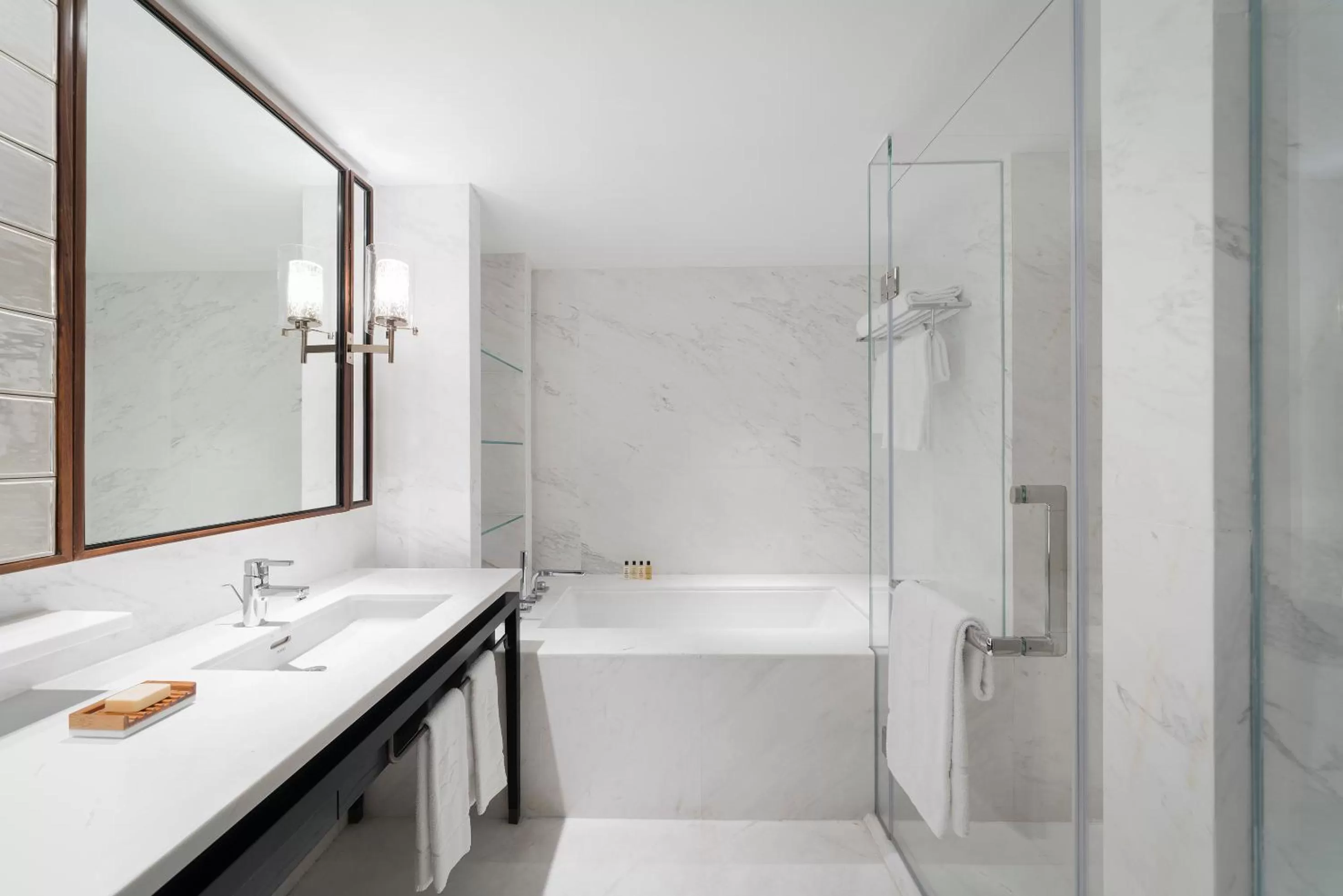 Toilet in Shangri-La Singapore