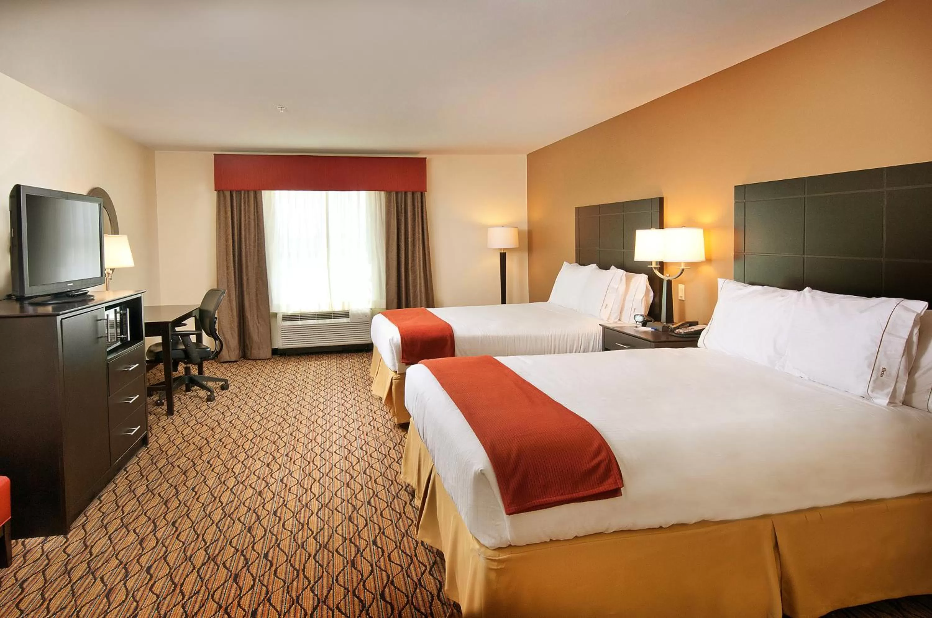 TV and multimedia, Bed in Holiday Inn Express Hotel and Suites Pearsall by IHG